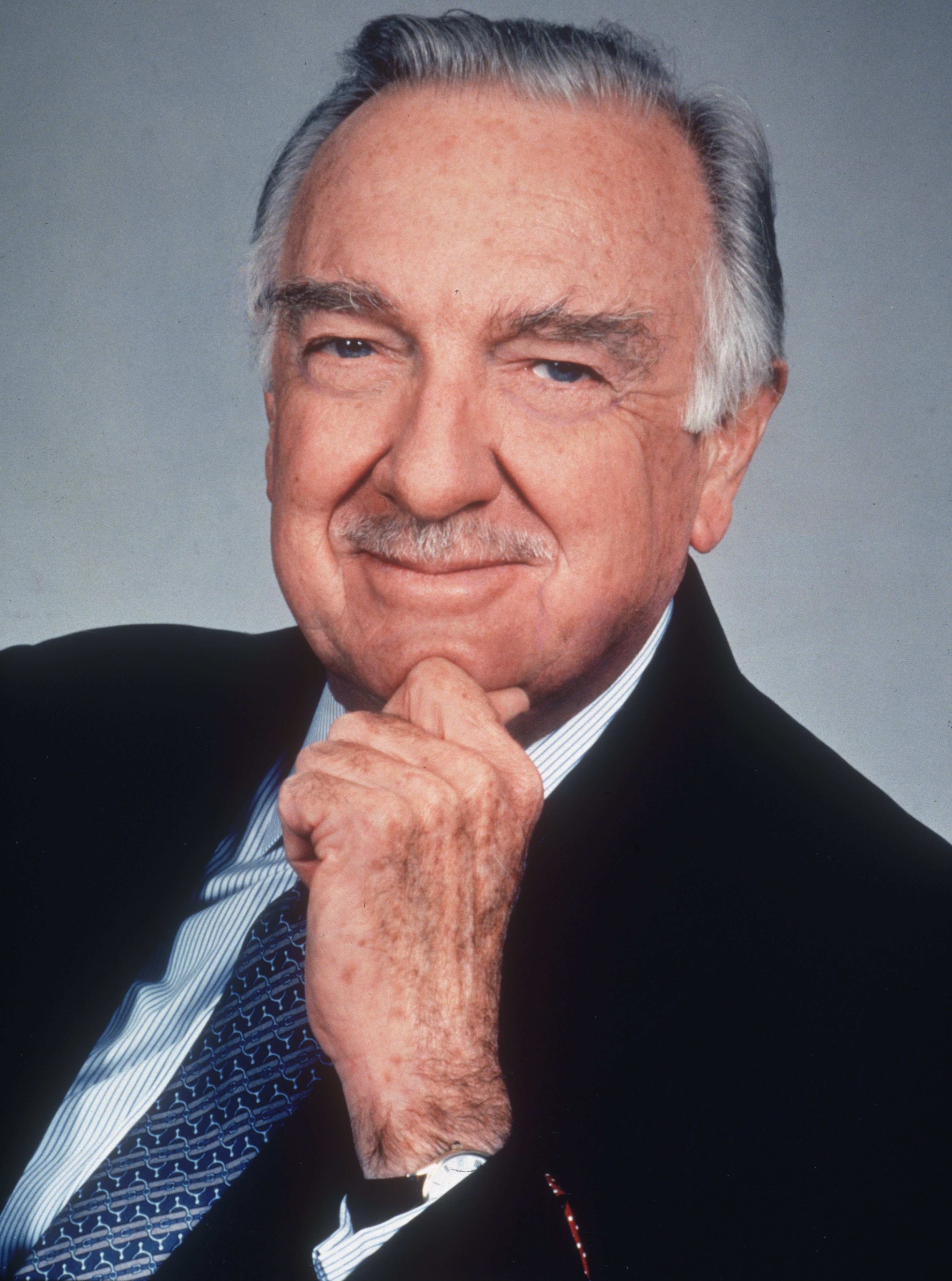 Studio headshot portrait of American broadcast journalist Walter Cronkite in 1985 | Photo: Getty Images