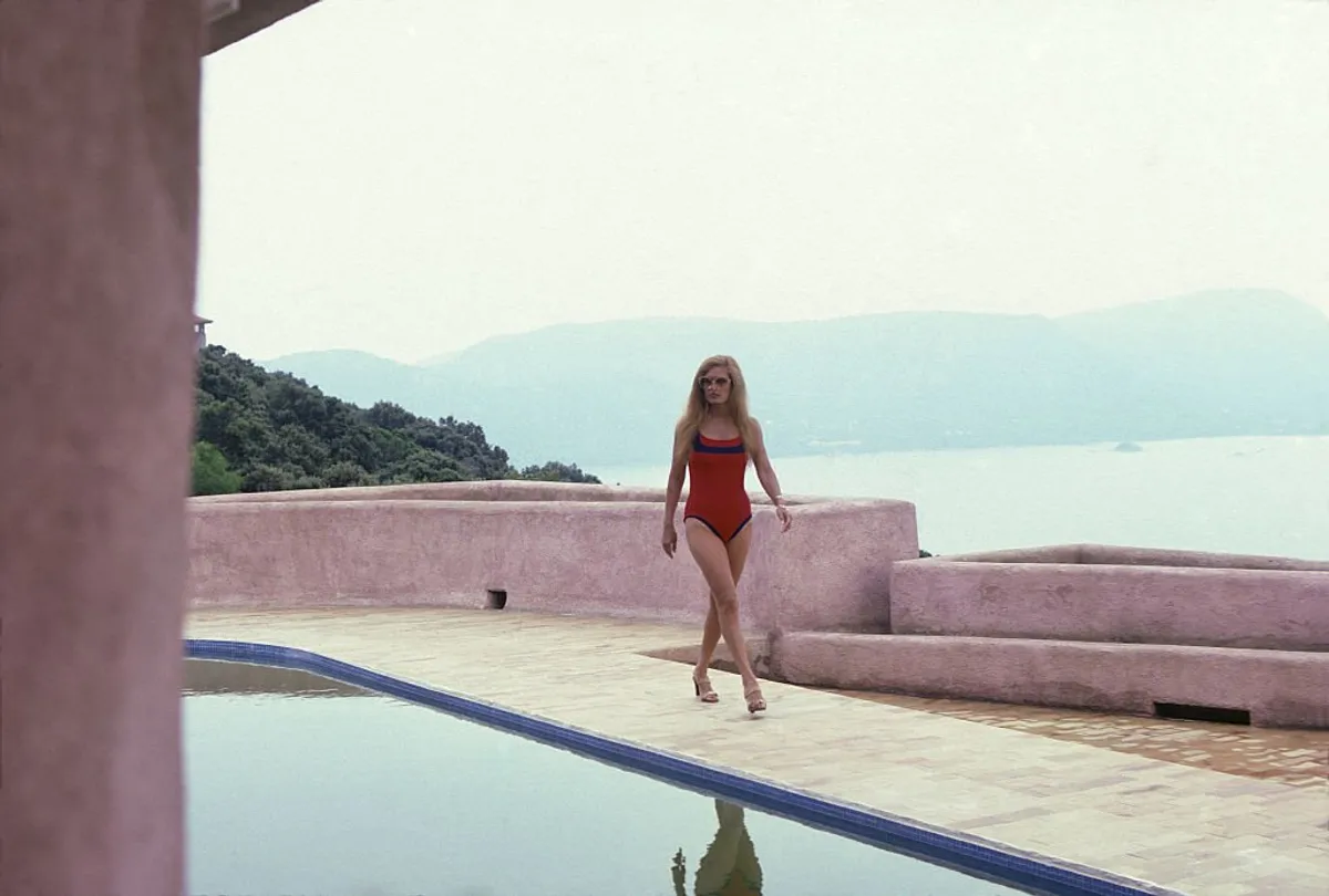 Dalida en vacances dans sa maison en Corse dans les années 70 | photo : Getty Images