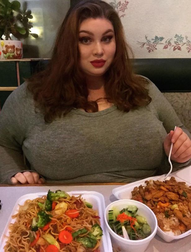 Amanda Fey having a large meal | Source: PA Real Life