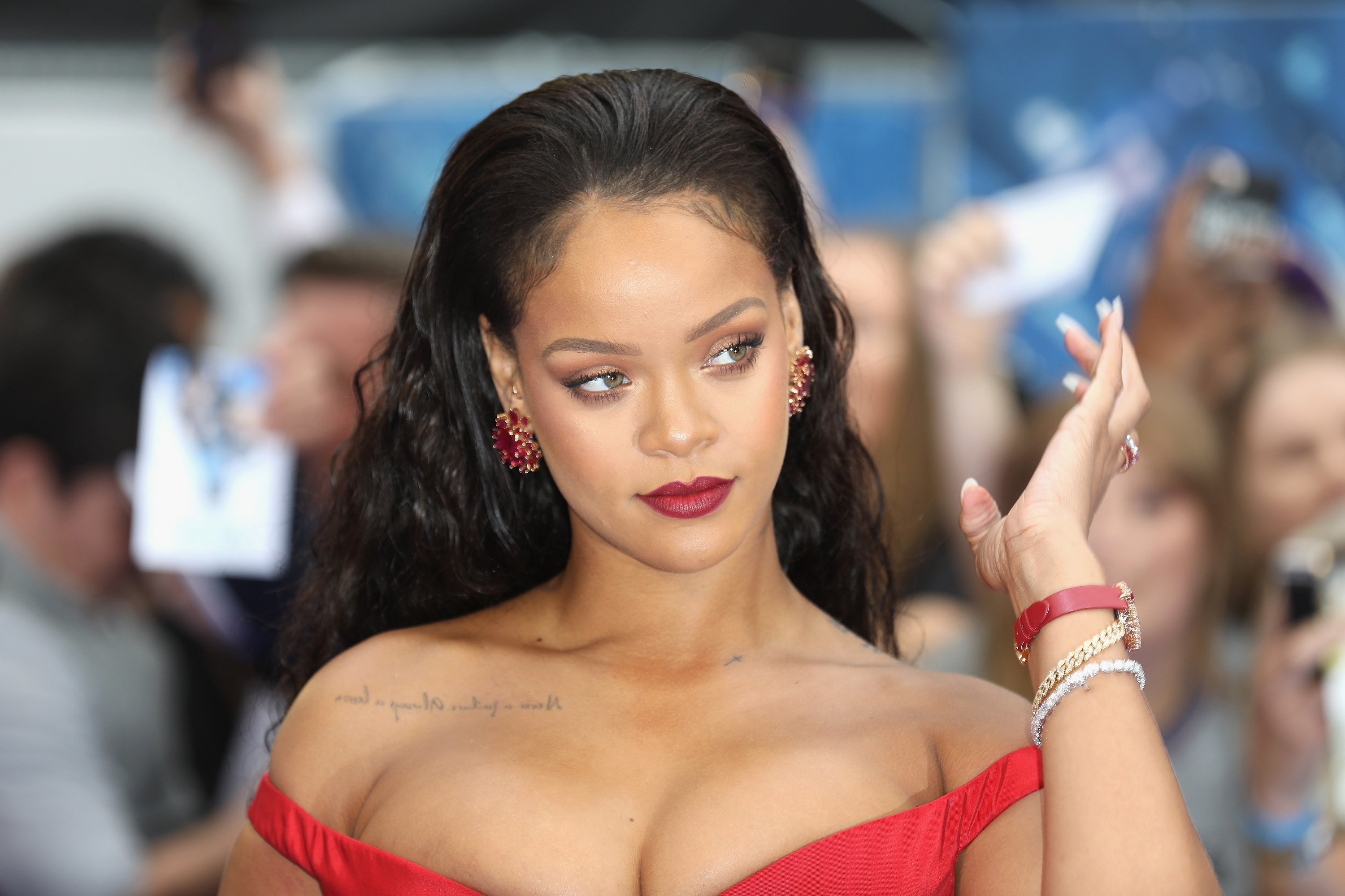 Rihanna asiste al estreno europeo de "La valeriana y la ciudad de los mil planetas" en Cineworld Leicester Square el 24 de julio de 2017 en Londres, Inglaterra. | Foto: Getty Images