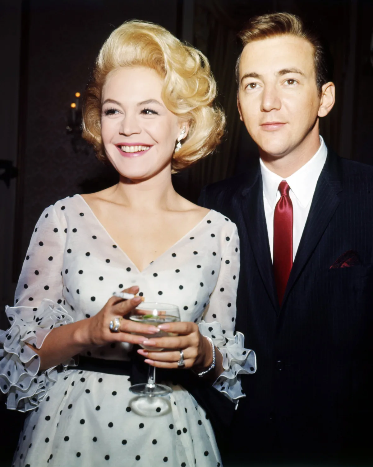 American singer Bobby Darin (1936 - 1973) and his wife, actress Sandra Dee (1942 - 2005), circa 1964. | Source: Getty images