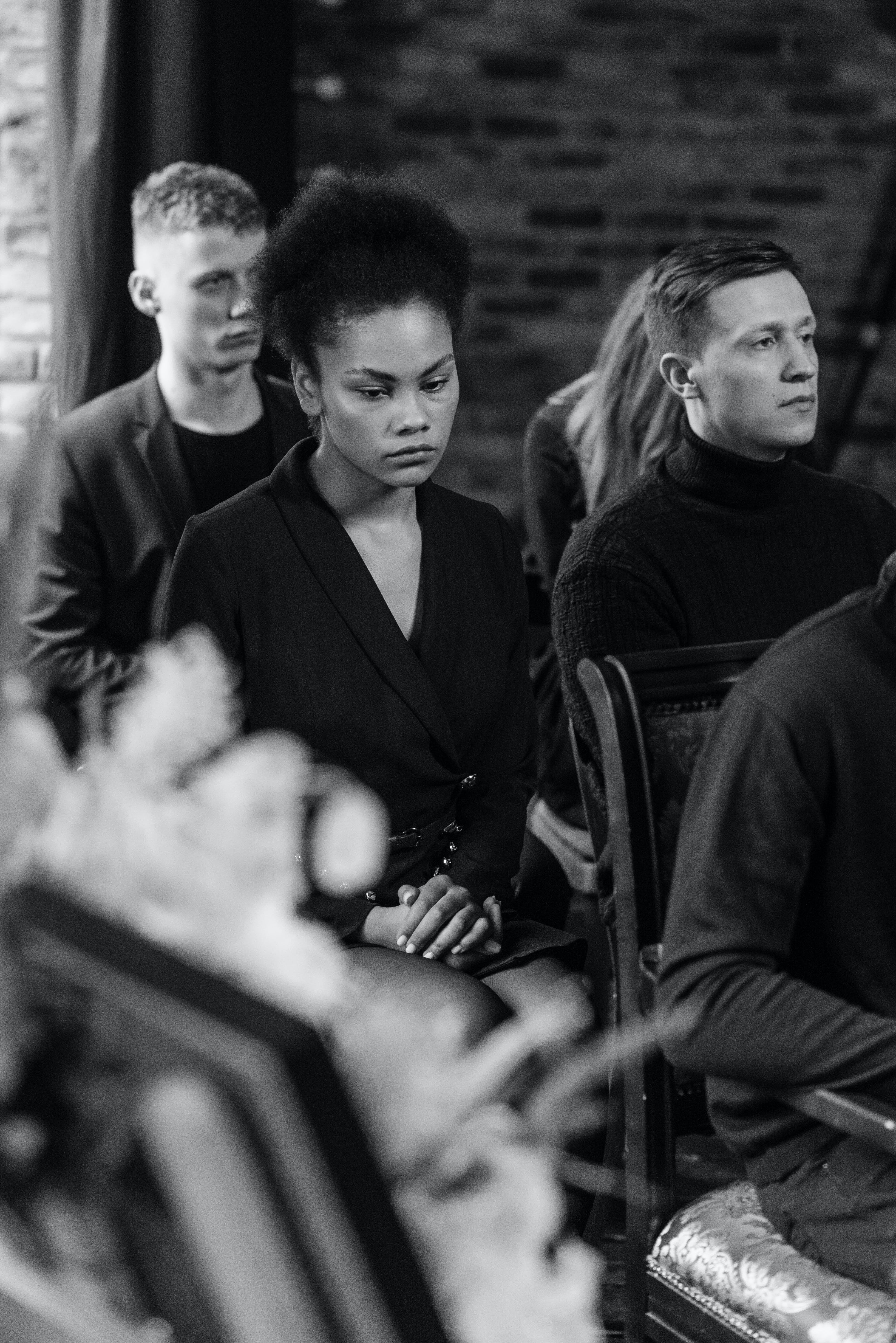 People sited in chairs at a funeral. | Source: Pexels