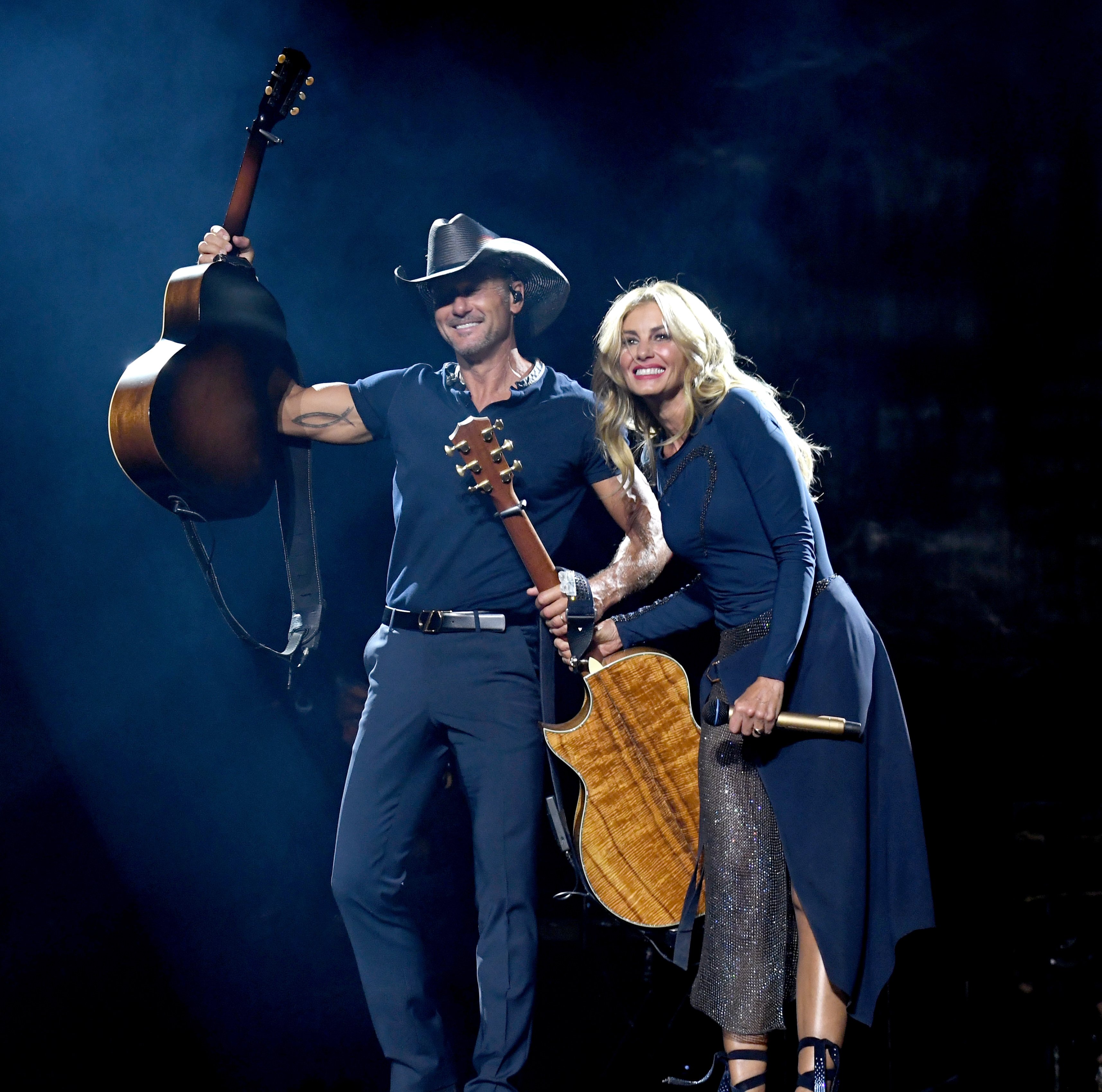 Tim McGraw and faith Hill performing in Los Angeles 2017. | Source: Getty Images