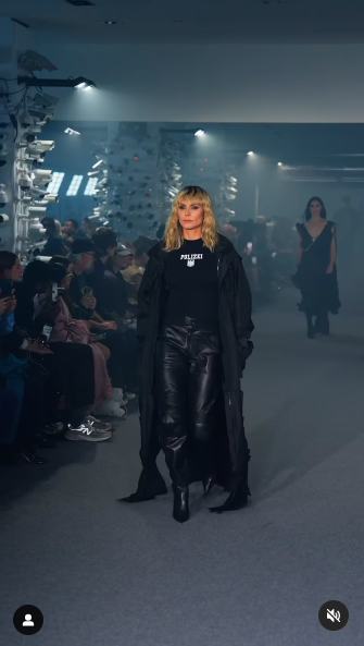 Heidi Klum walking the Vetements Spring 2025 show runway during Paris Fashion Week, posted on September 28, 2024 | Source: Instagram/voguegermany