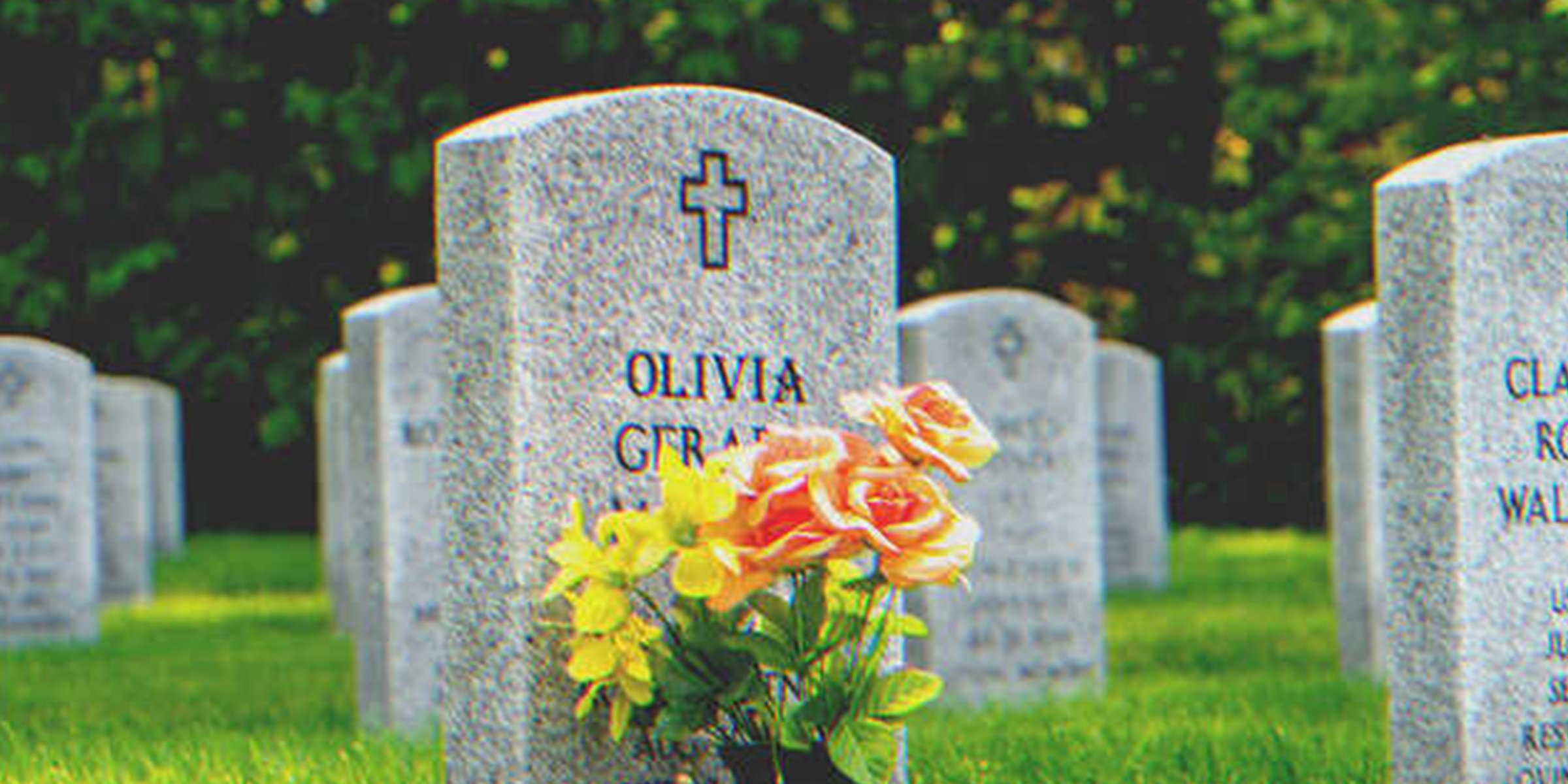 Una tumba con flores | Foto: Shutterstock 
