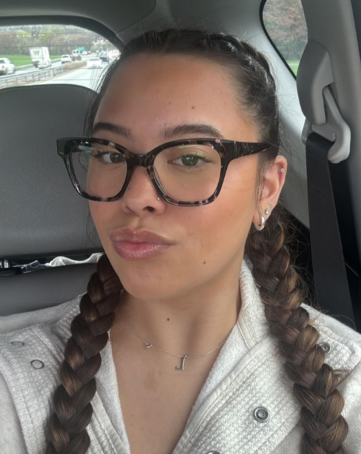 Hannah pursued higher education by studying business in Miami. In this photo, she posed for a car selfie on April 4, 2025. | Source: Instagram/hannahjgosselin