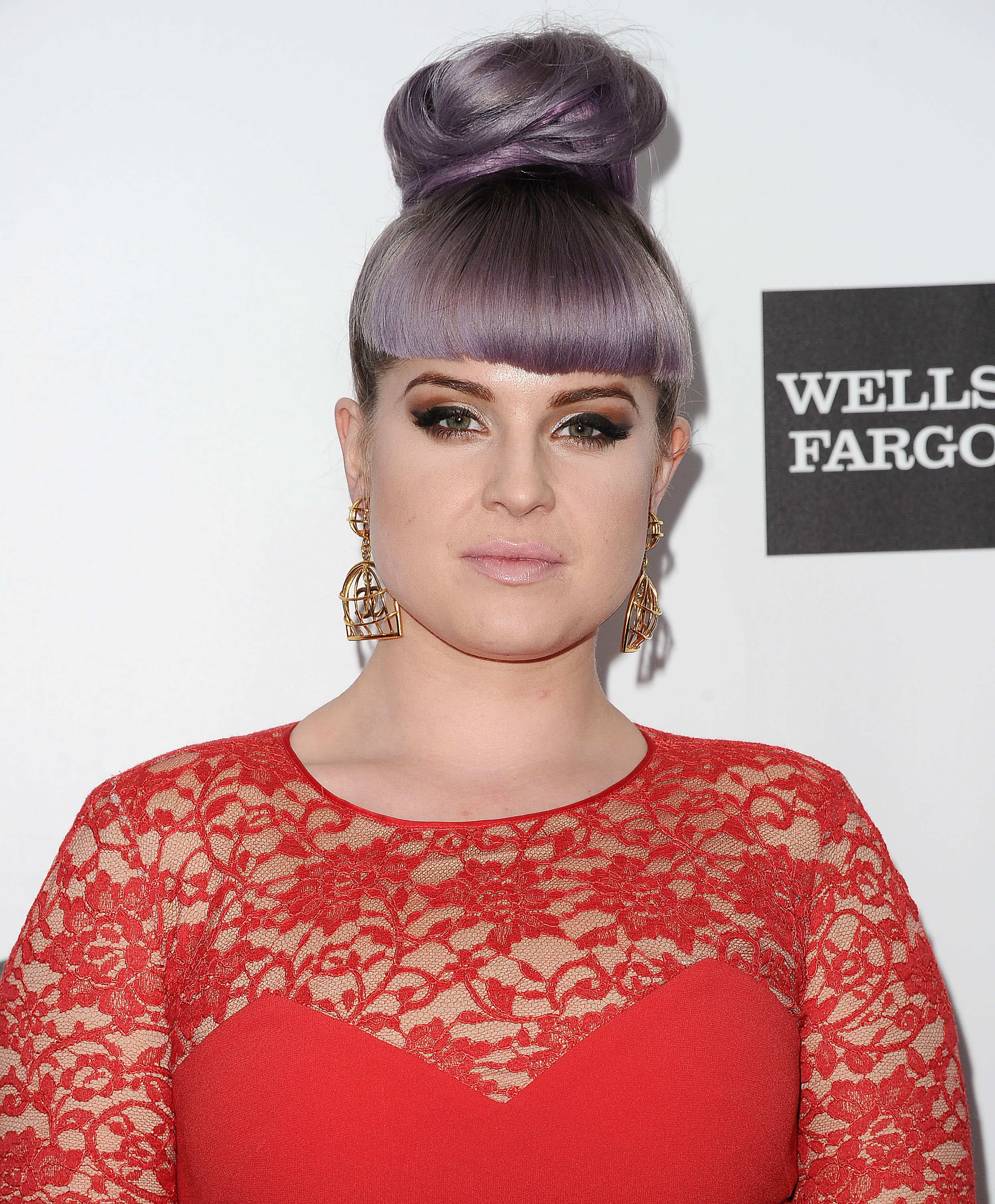 Kelly Osbourne at the amfAR Inspiration Gala on December 12, 2013, in Hollywood, California | Source: Getty Images