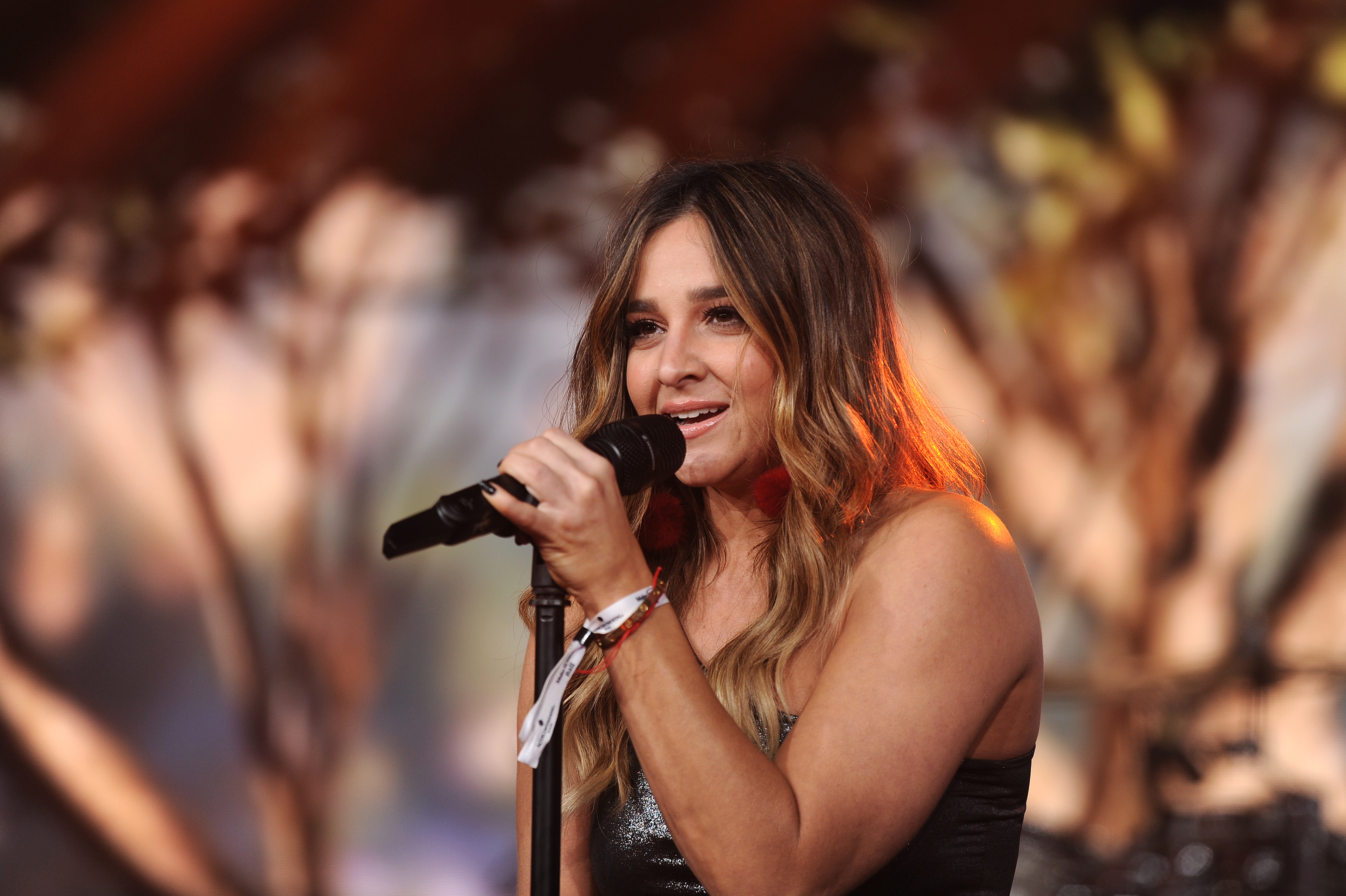 Alisan Porter performs on stage at the 24th Annual InterContinental Miami Make-A-Wish® Ball in Miami, Florida, on November 3, 2018. | Source: Getty Images