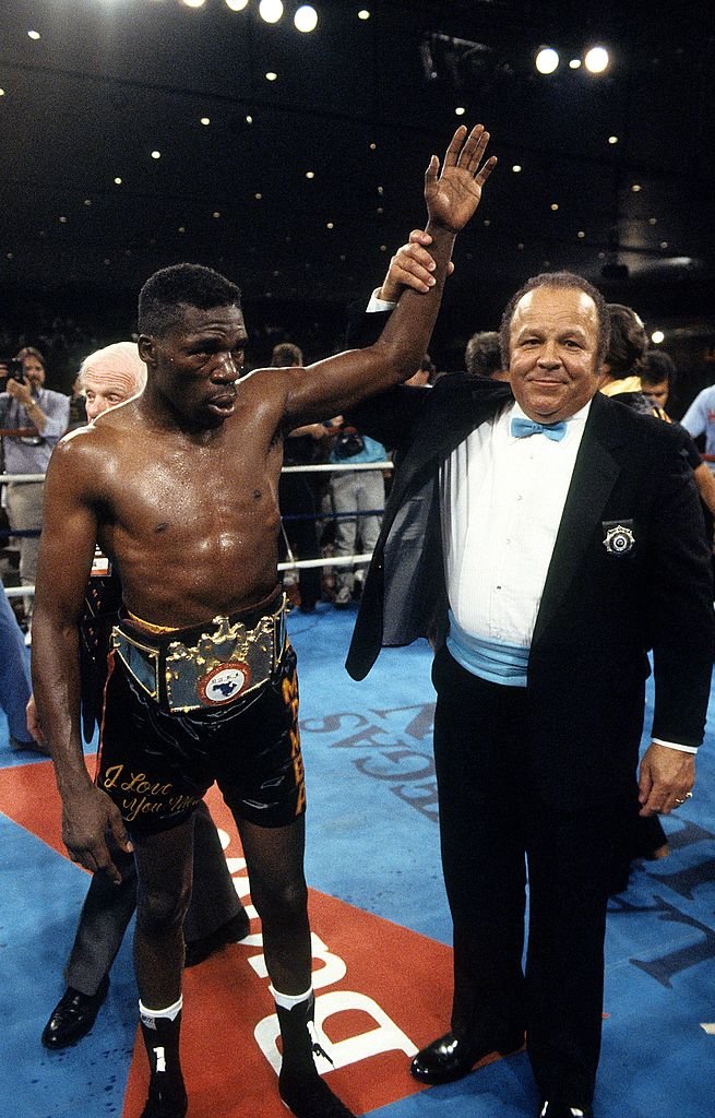 Roger Mayweather celebrating his victory over Harold Brazier in Las Vegas in June 1988. | Photo: Getty Images