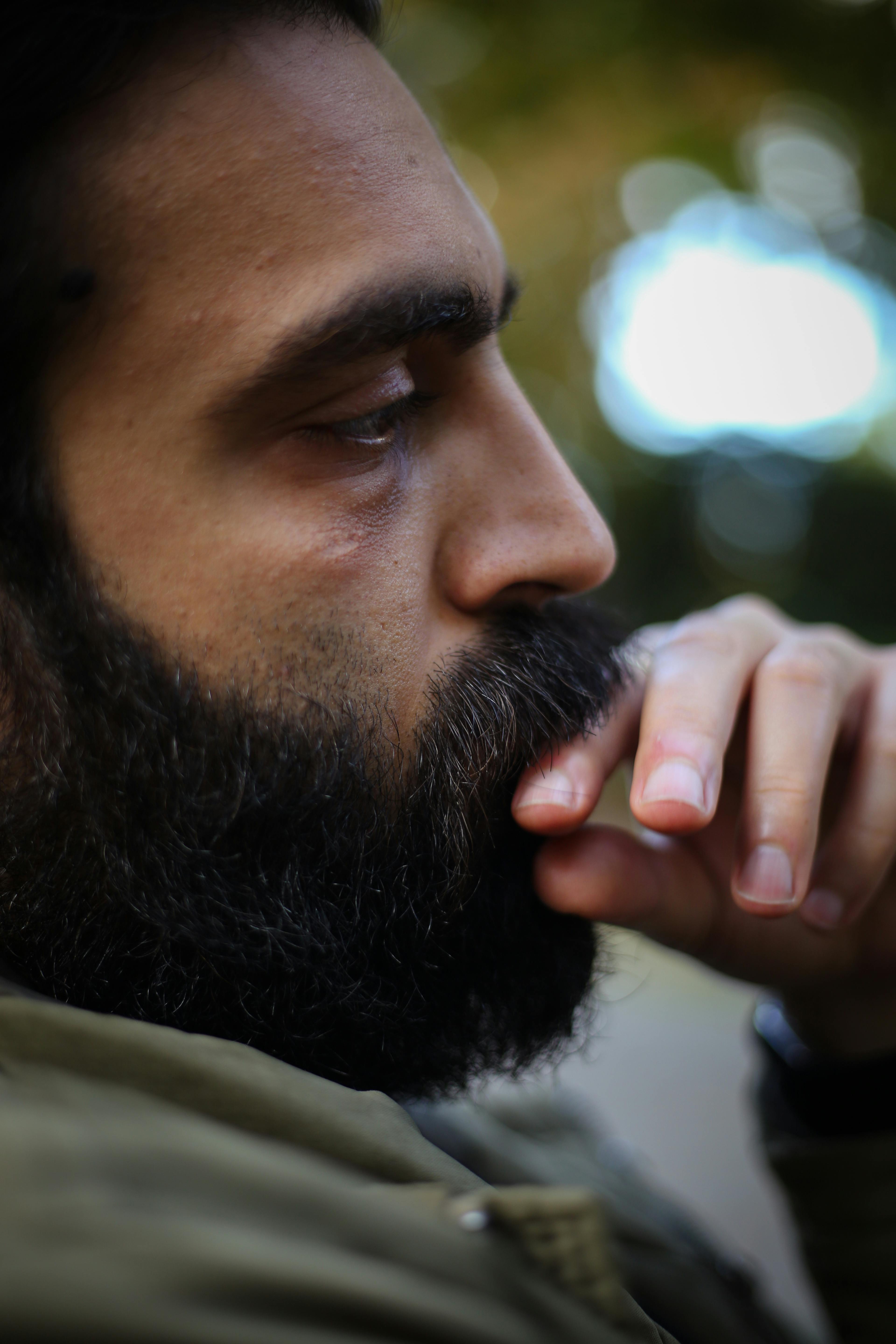 A serious and determined man thinking | Source: Pexels