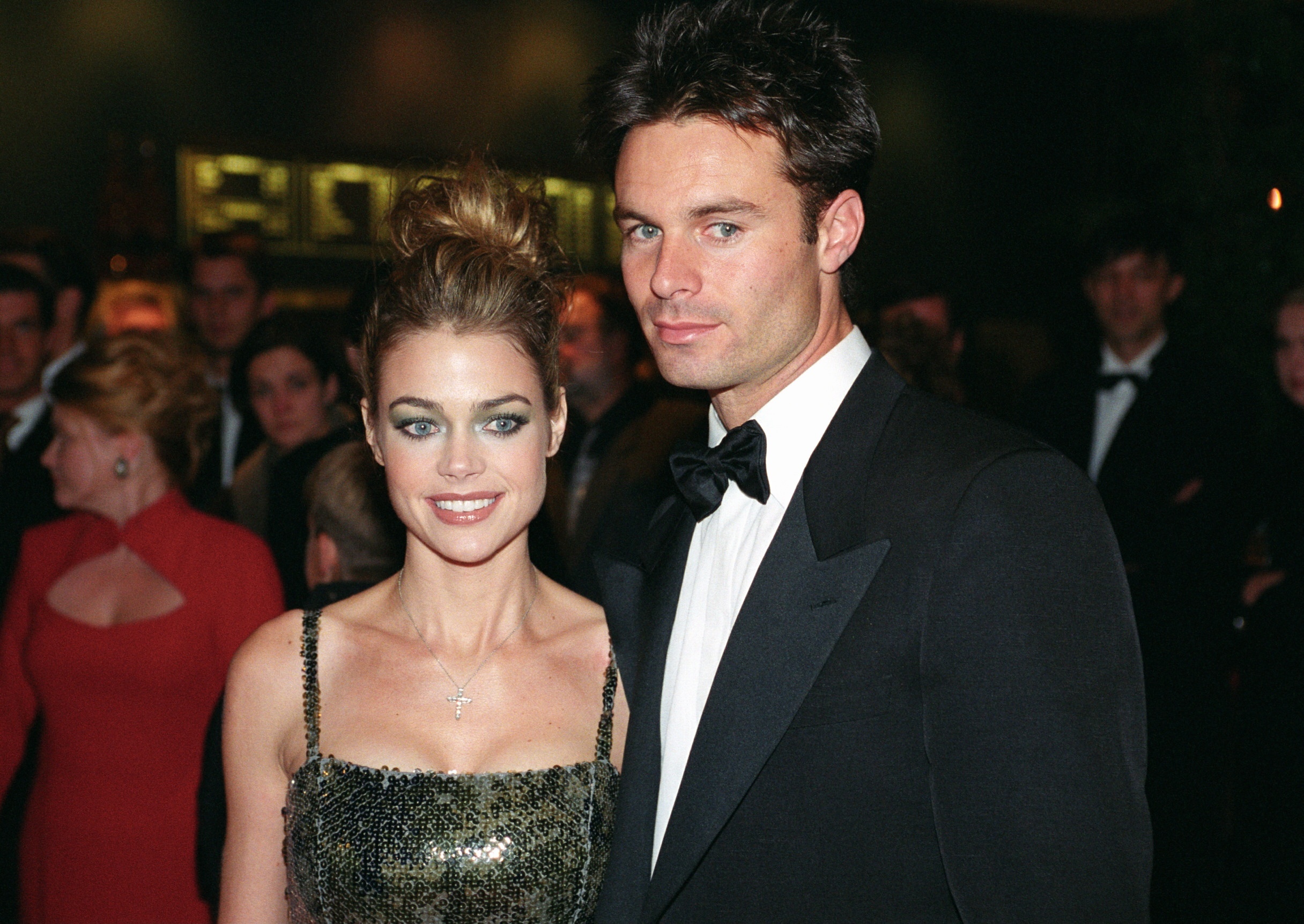 Denise Richards and Patrick Muldoon attend the "The World Is Not Enough" premiere at Ufa-Palast on November 25, 1999, in Berlin, Germany | Source: Getty Images