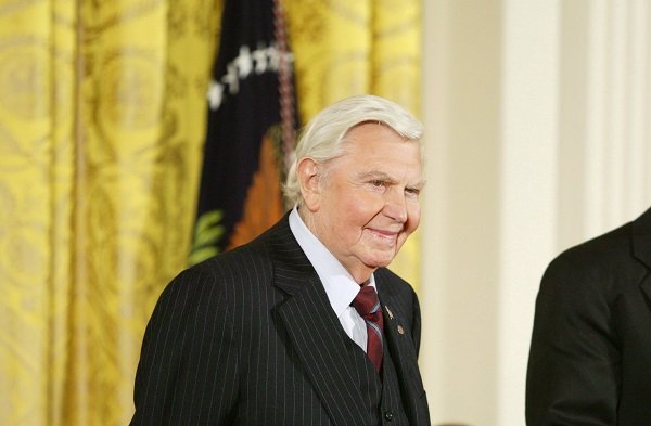 Andy Griffith at the White House in Washington D.C. on November 9, 2005 | Photo: Getty Images