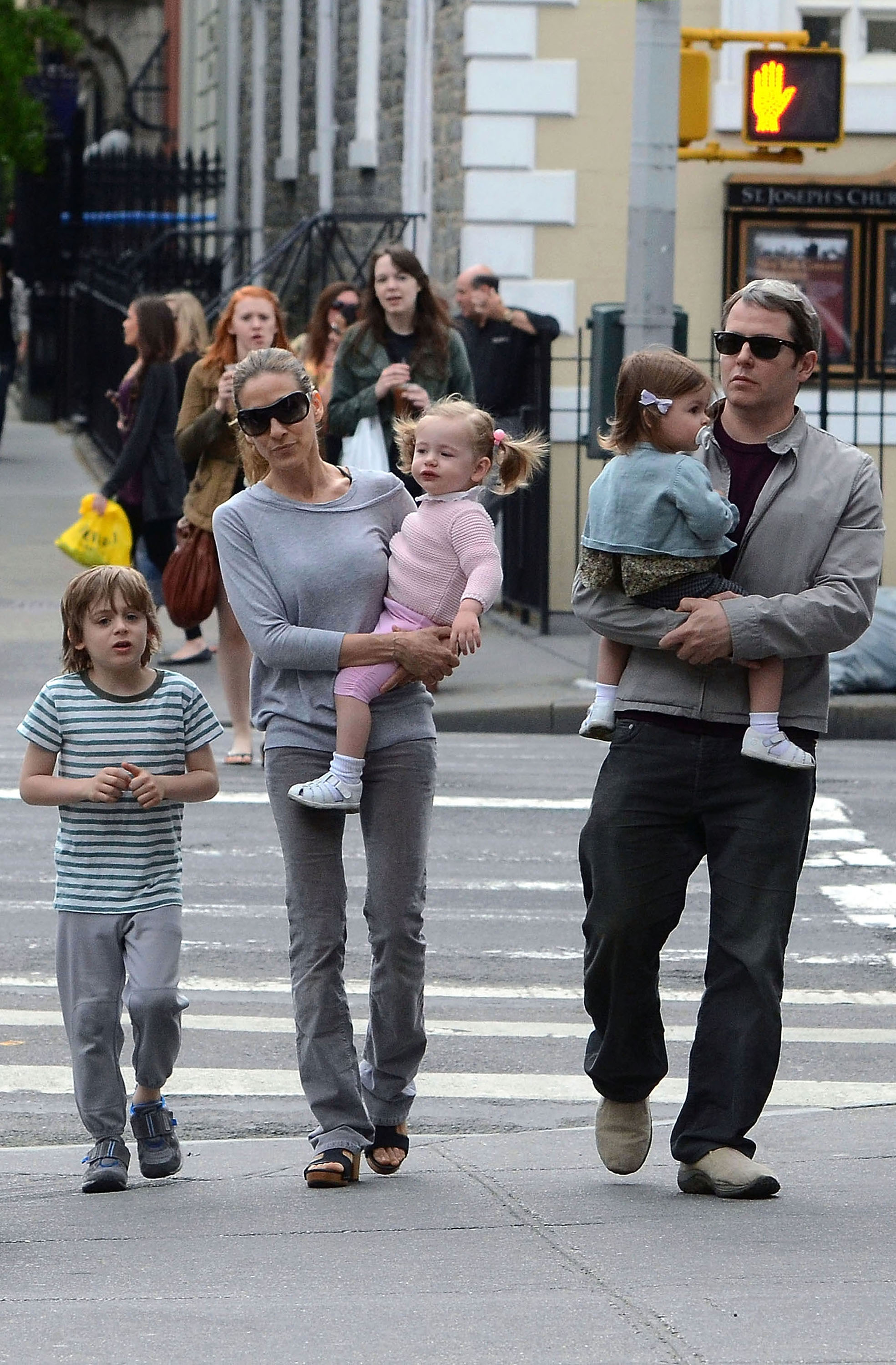 Sarah Jessica Parker, Matthew Broderick und ihre Kinder Marion, Tabitha und James, aufgenommen am 7. Mai 2011 in New York City | Quelle: Getty Images