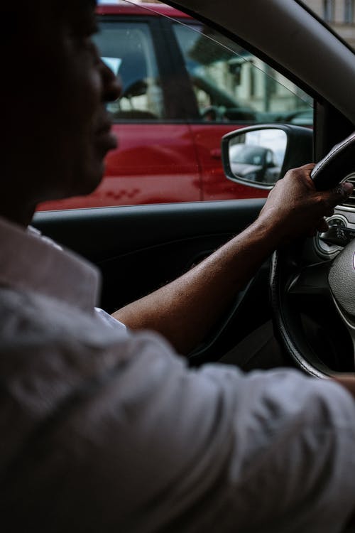 As time passed, he got closer to the city. | Photo: Pexels