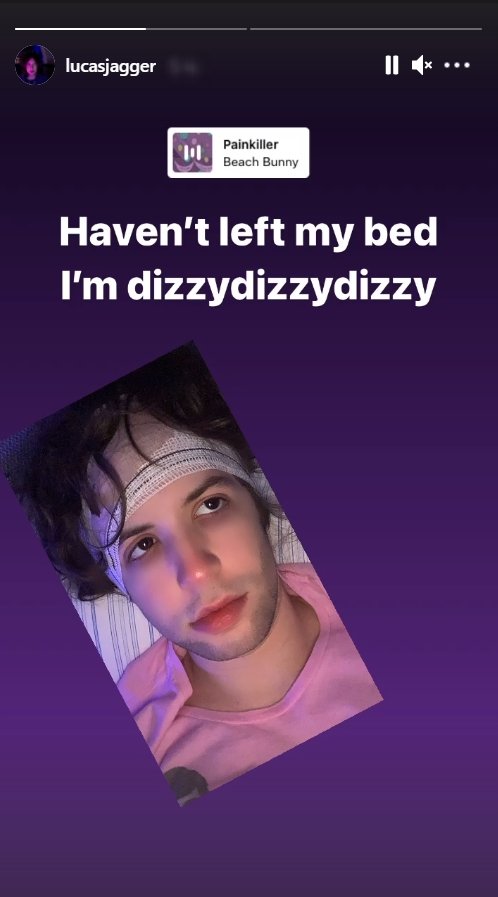 Lucas Jagger in a pink T-shirt lying on a bed, with a bandage wrapped over his head on his Instagram story | Photo: Instagram / lucasjagger