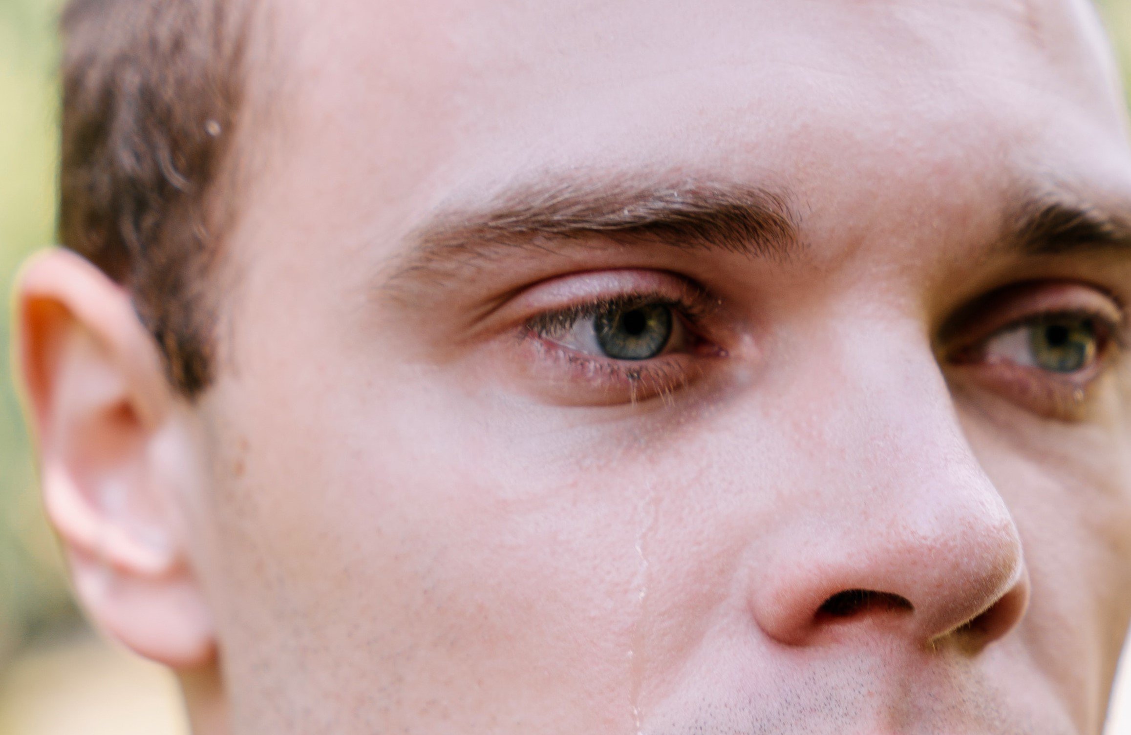 Hombre llorando. | Foto: Pexels