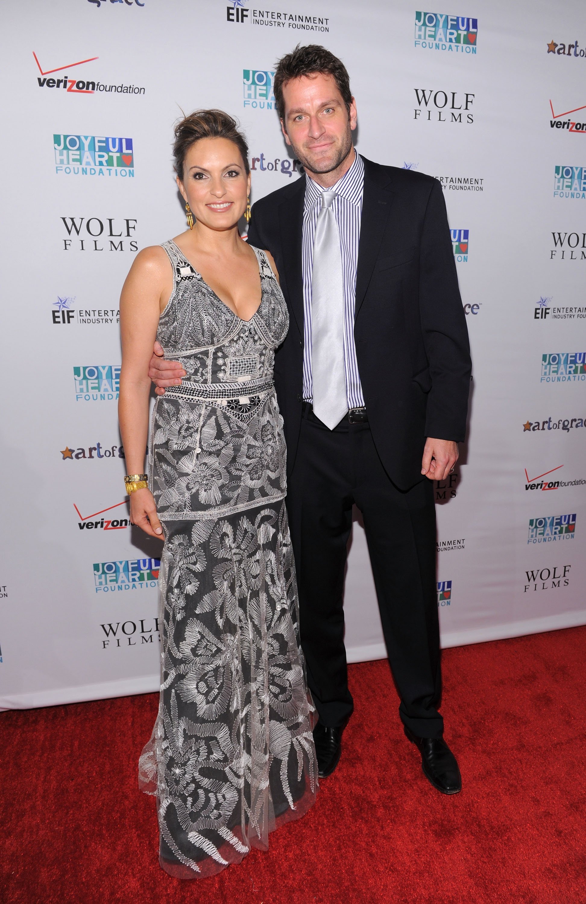 Mariska Hargitay and Peter Hermann attend the Joyful Heart Foundation Gala in New York City on May 17, 2011 | Photo: Getty Images