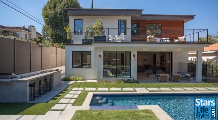The backyard includes a swimming pool, outdoor seating areas, and multiple spaces designed for entertaining. | Source: YouTube/Stars Lifestyles
