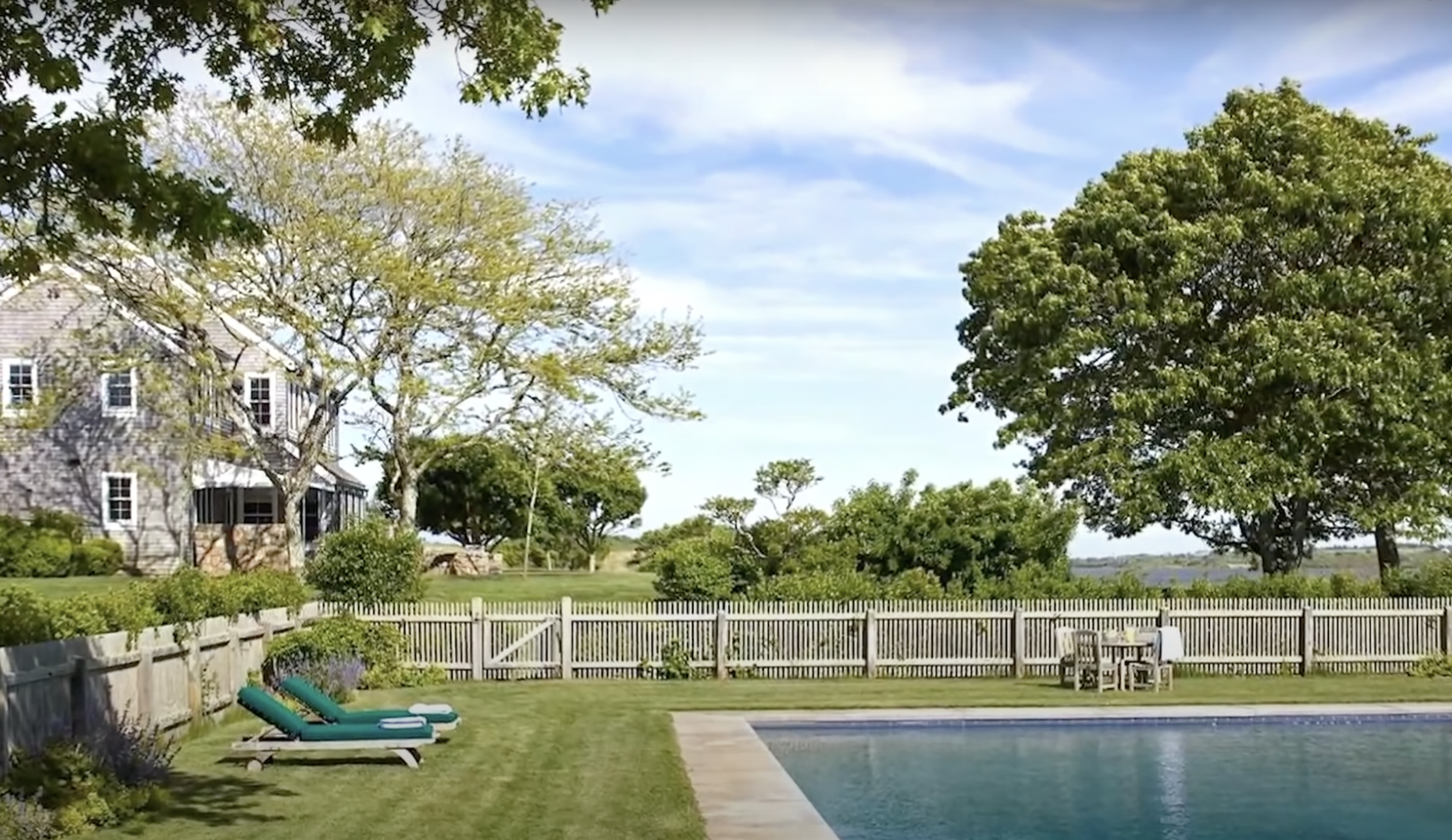 A tour of Jackie Kennedy's oceanfront mansion | Photo: YouTube/didyouknow