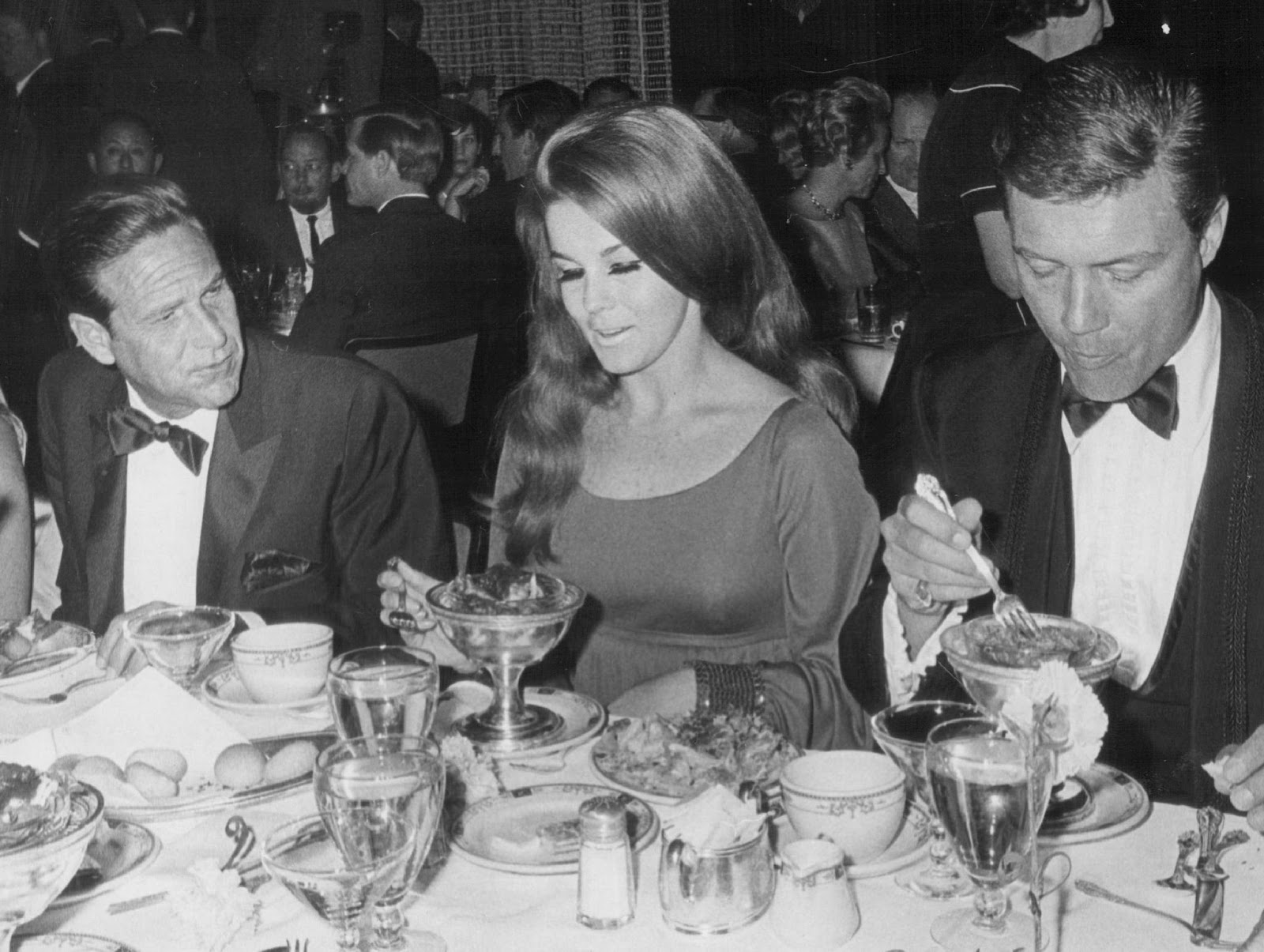 Roger Smith and his wife Ann-Margret photographed at a champagne dinner in 1966. | Source: Getty Images