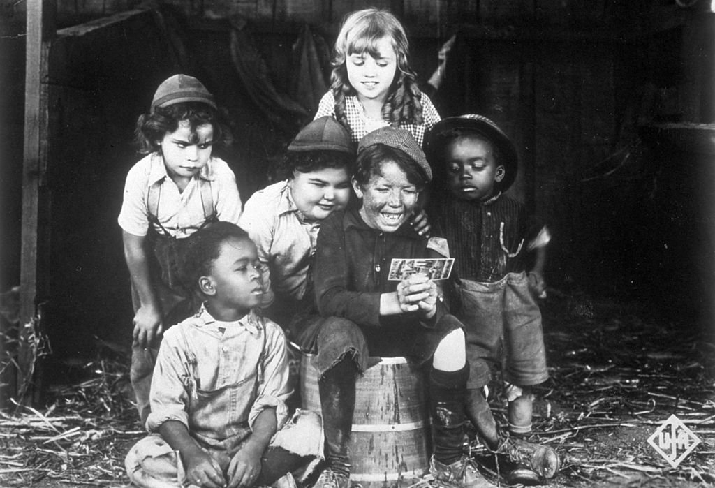 A promotional portrait of the child cast of the Hal Roach 'Our Gang' film series aka "The Little Rascals" on January 01, 1923 | Photo: Getty Images