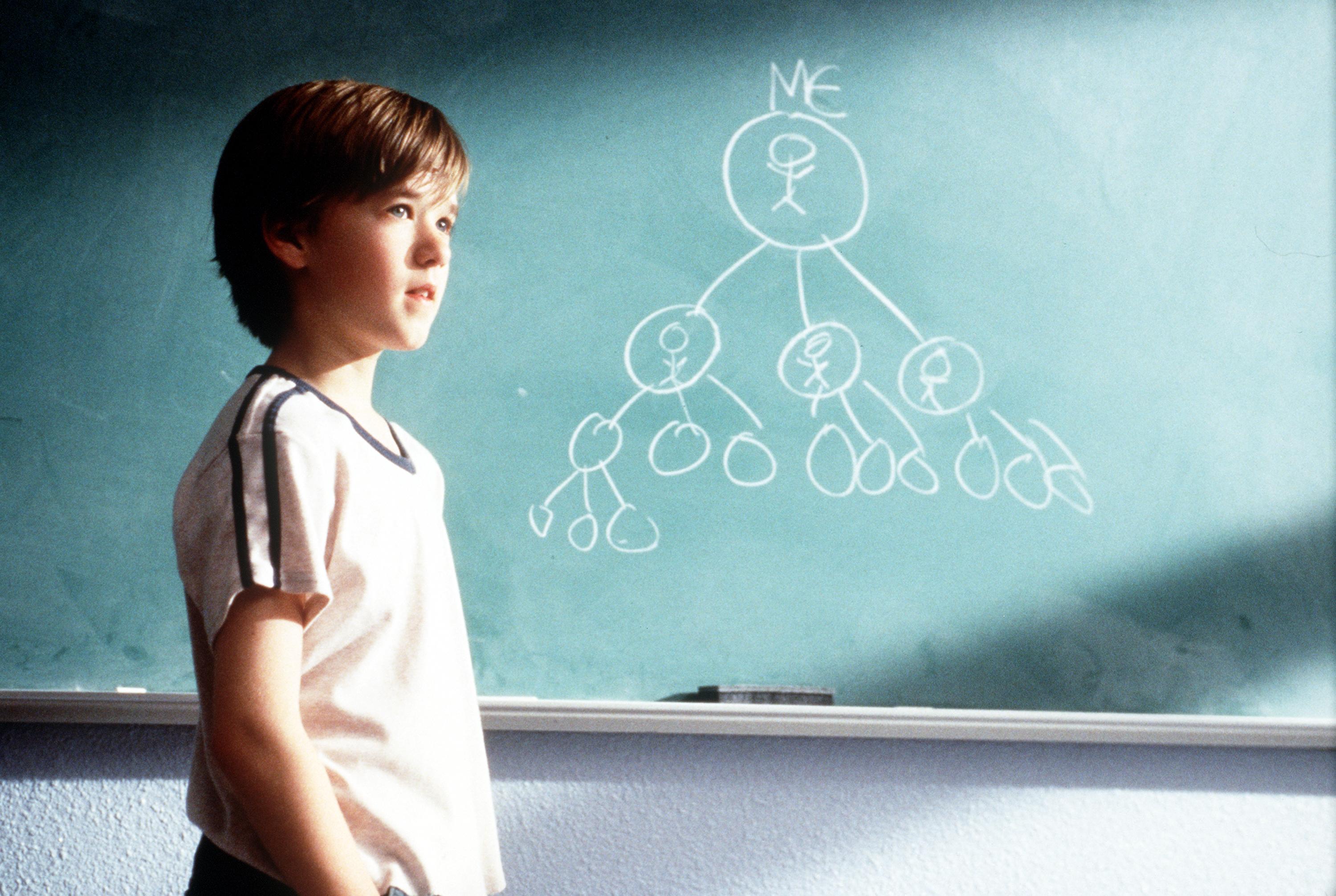 Haley Osment on the set of "Pay It Forward," 2000 | Source: Getty Images
