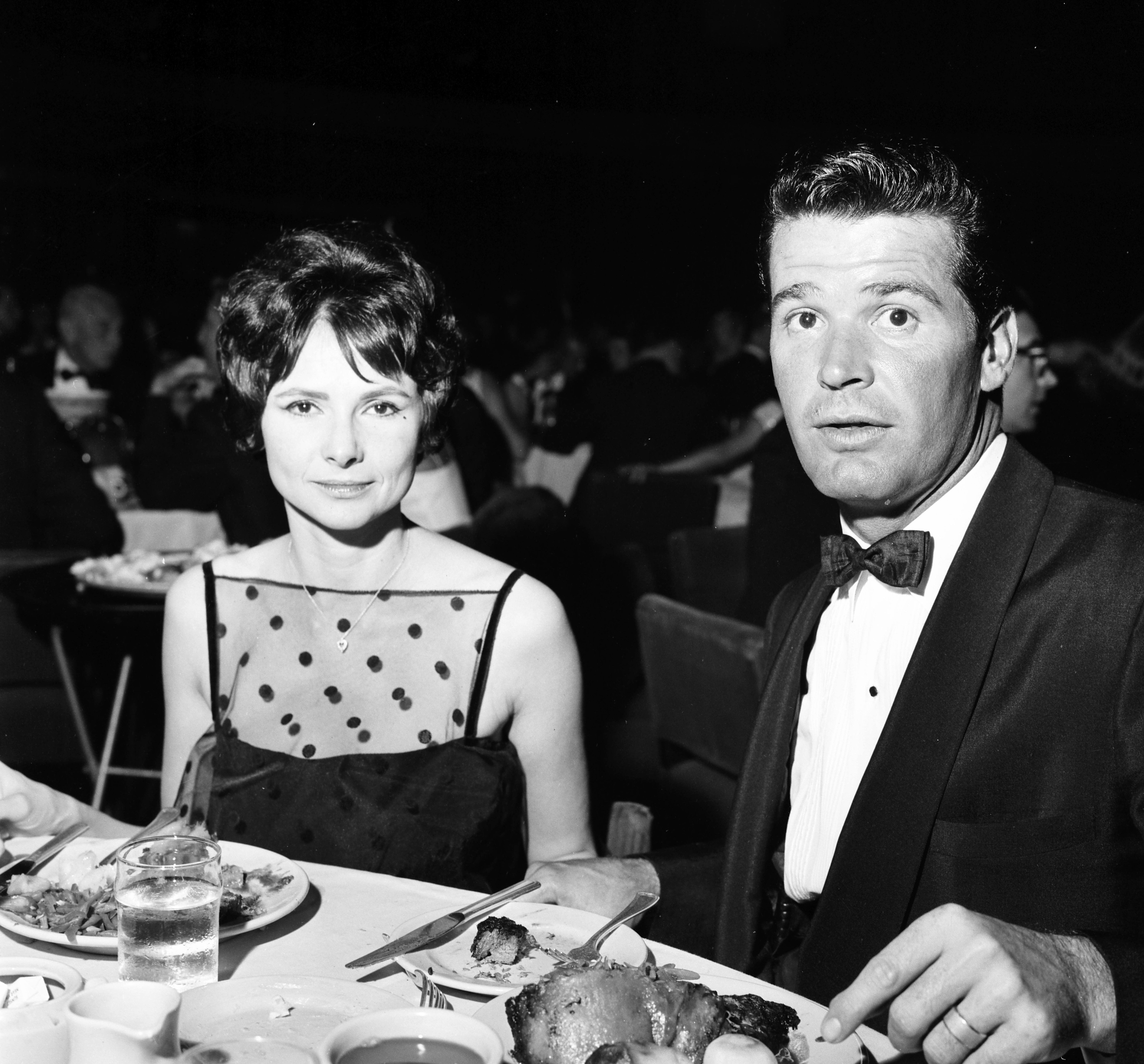  Actor James Garner with his wife Lois Clarke attends a party in Los Angeles, California, circa 1958 | Source: Getty Images