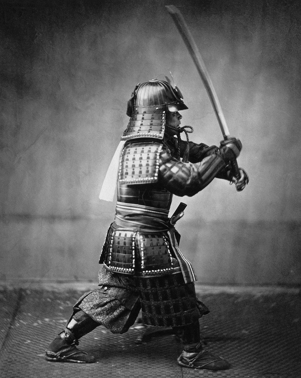 A samurai holding a sword | Photo: Pixabay