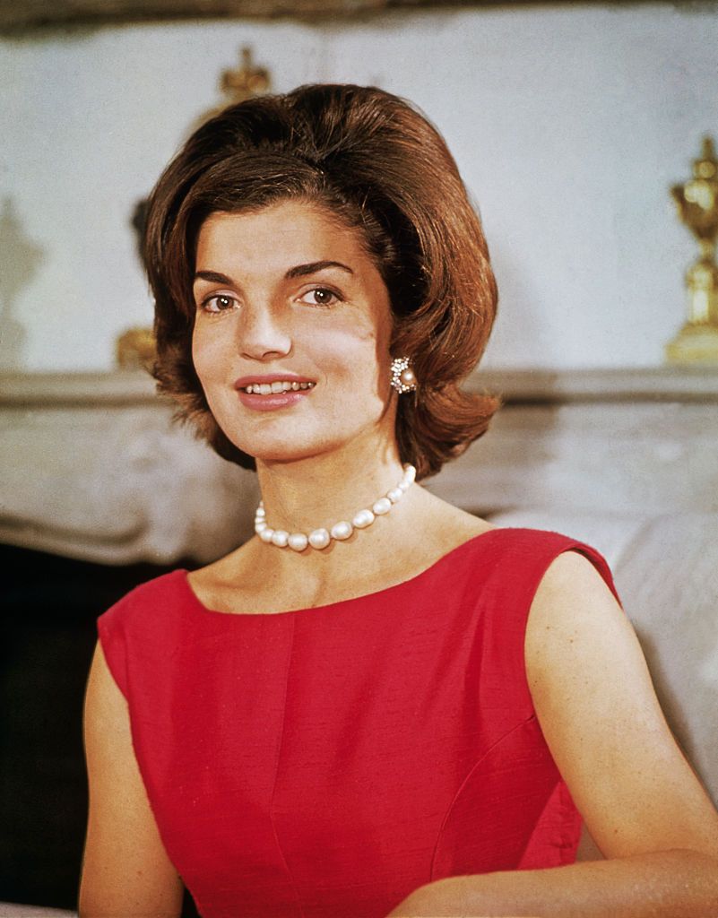 Jacqueline Kennedy at her Georgetown home in August 1960. | Photo: Getty Images
