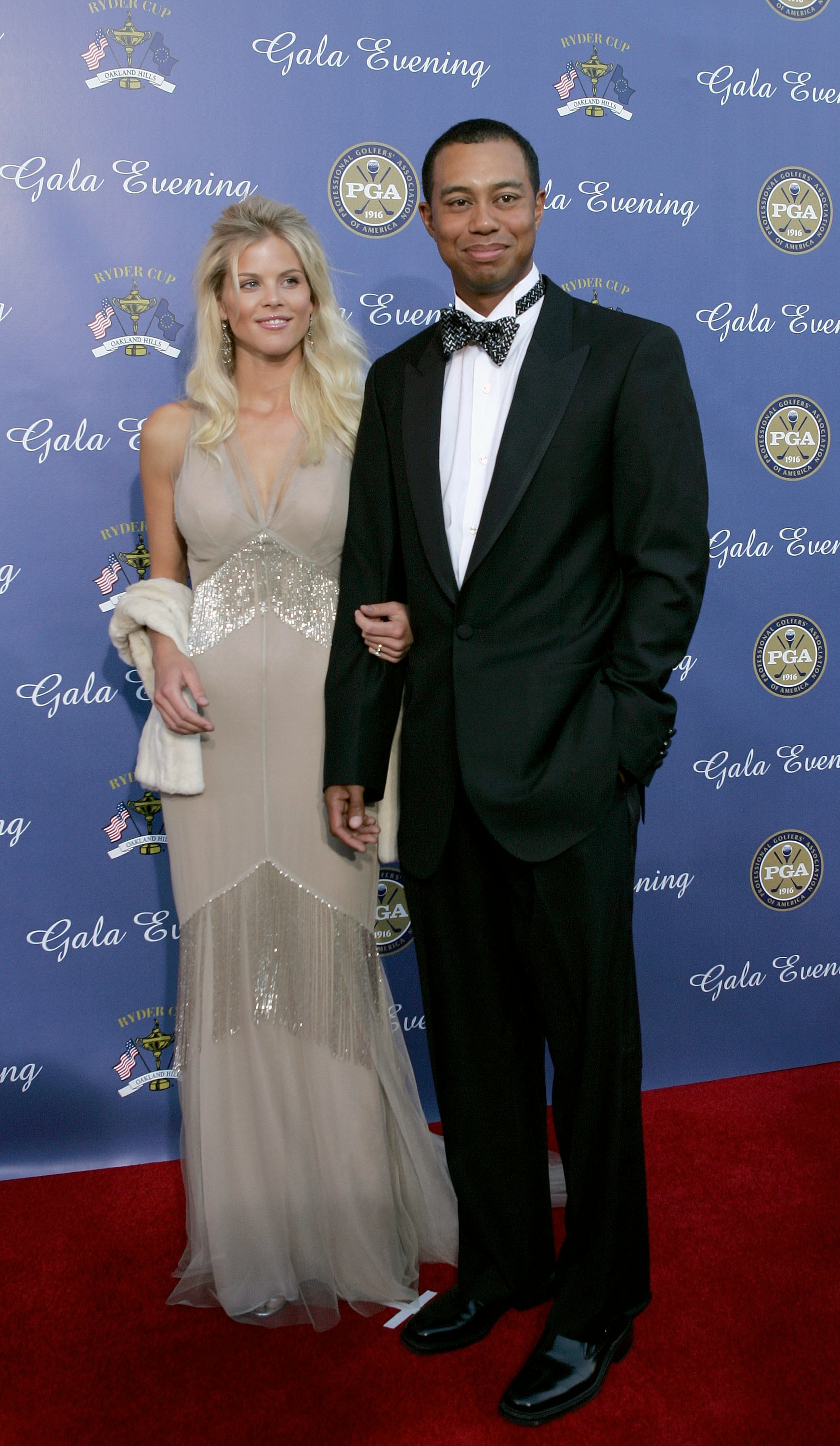 Tiger Woods and Elin Nordegren arrive at the Ryder Cup Matches Gala Dinner at the Fox Theater on September 15, 2004, in Detroit, Michigan | Source: Getty Images