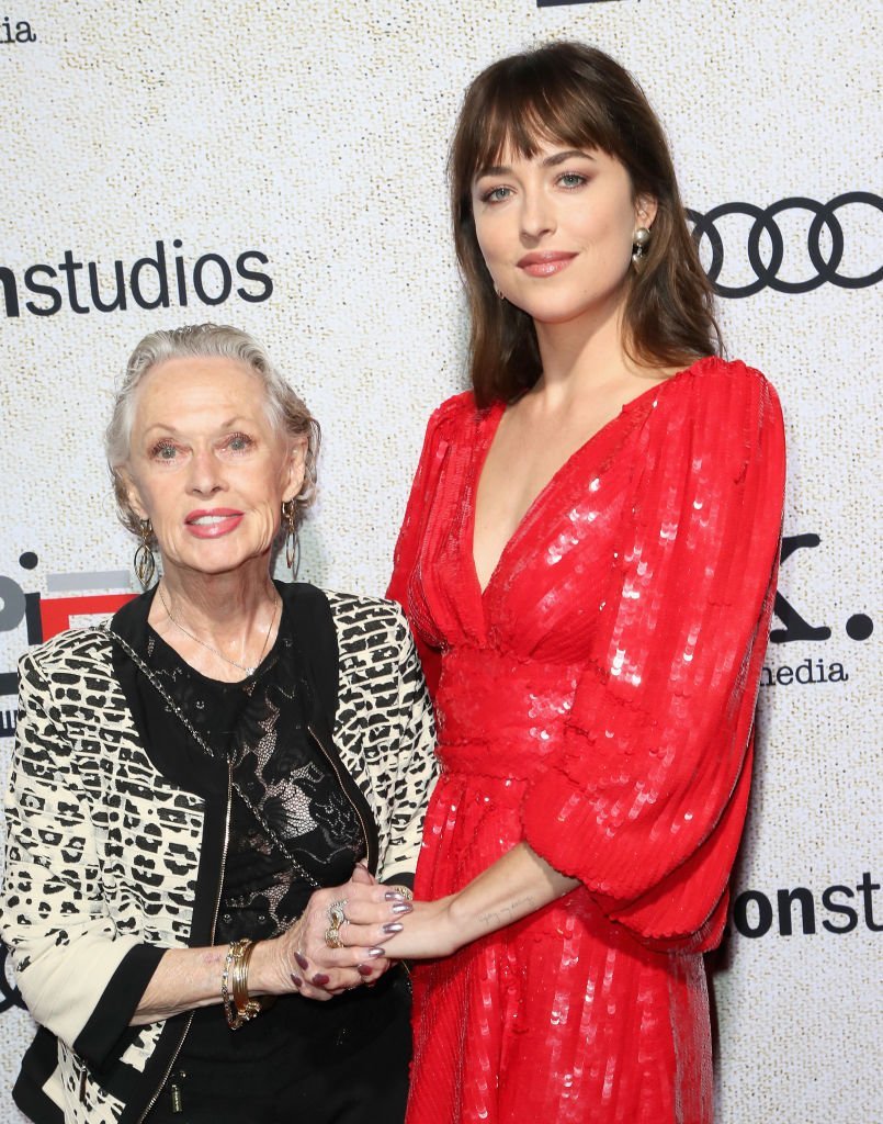 Tippi Hedren and granddaughter Dakota Johnson attend the premiere of "Suspiria" in Hollywood on October 24, 2018 | Photo: Getty Images