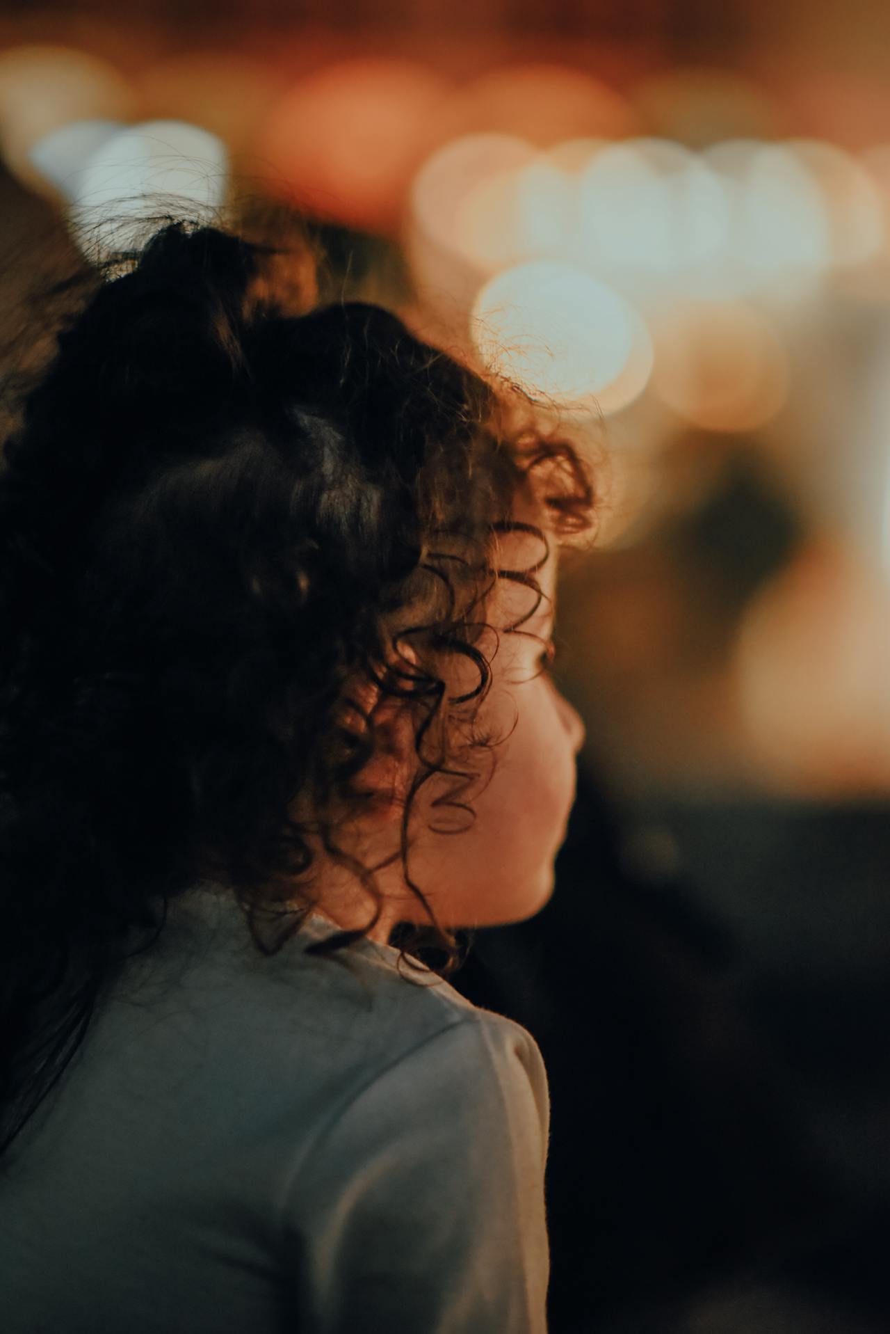 Little girl in the kitchen | Source: Pexels