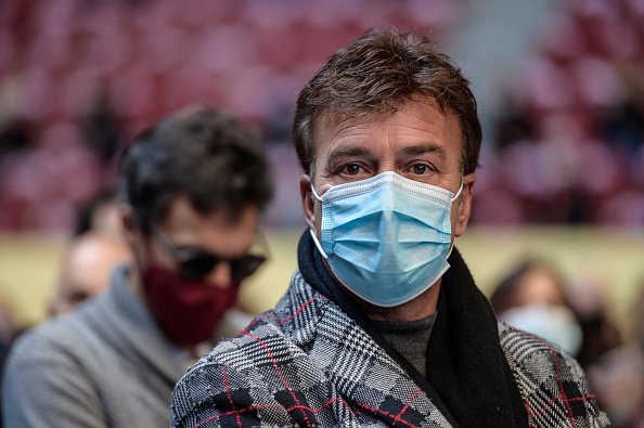 Tony Carreira porte un masque facial lors de la manifestation du secteur culturel à Campo Pequeno le 21 novembre 2020 à Lisbonne, au Portugal. |Photo : Getty Images