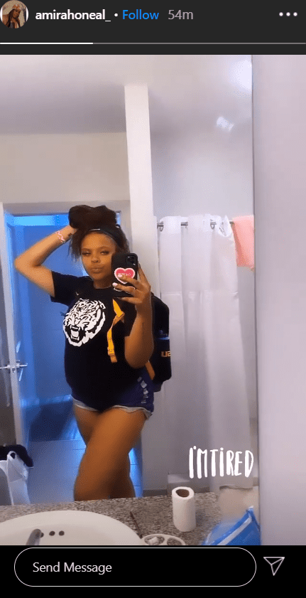 Shaquille O'Neal's daughter, Amirah flaunting her figure in shorts in a mirror selfie | Photo: Instagram/amirahoneal_