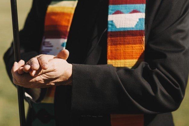 A man with his hands clasped together. | Source: Freepik