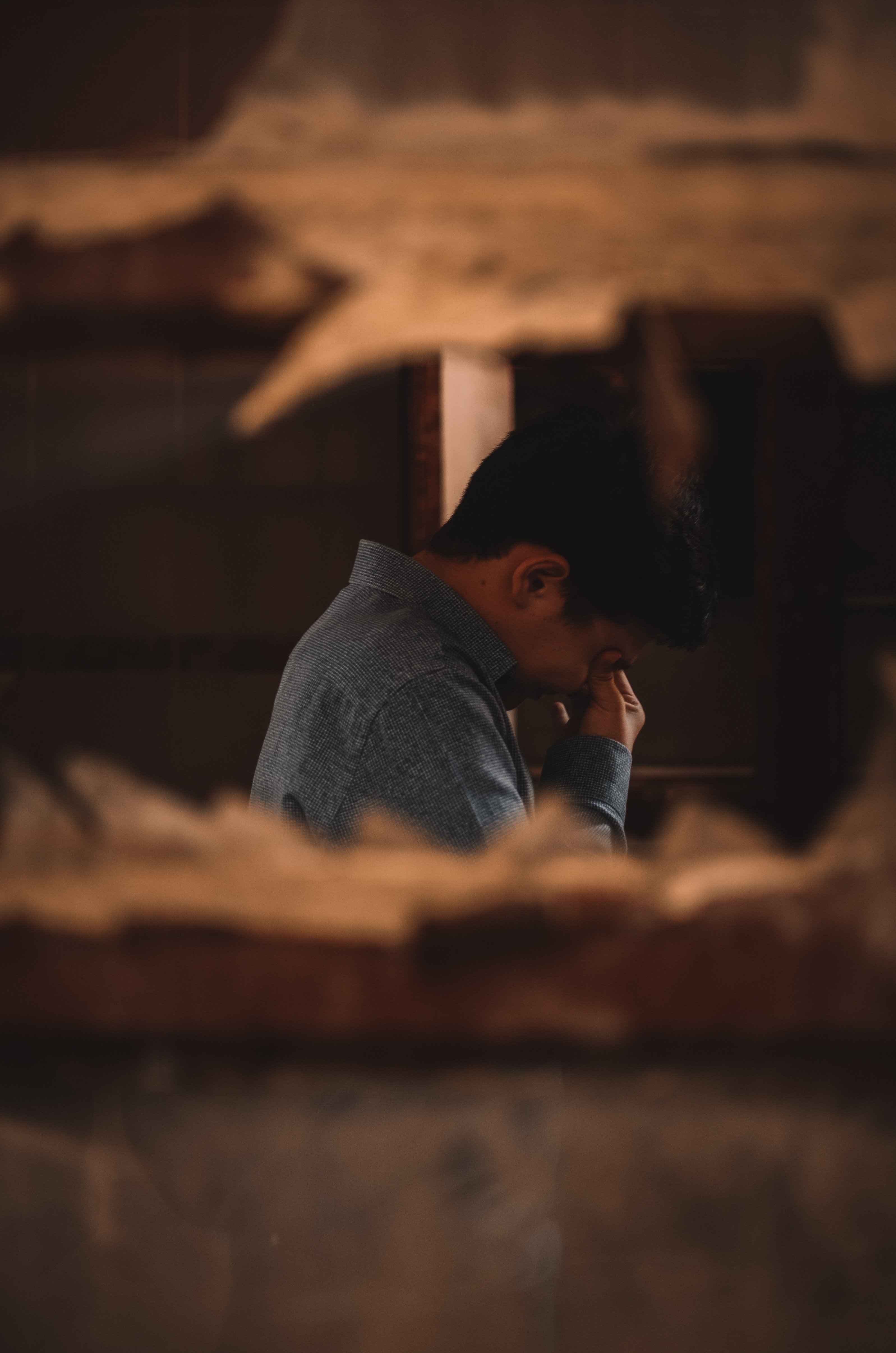 Hombre llorando. | Foto: Pexels