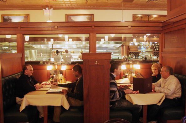 Patrons dine inside Ted's Montana Grill in New York on October 9, 2006 | Photo: Getty Images