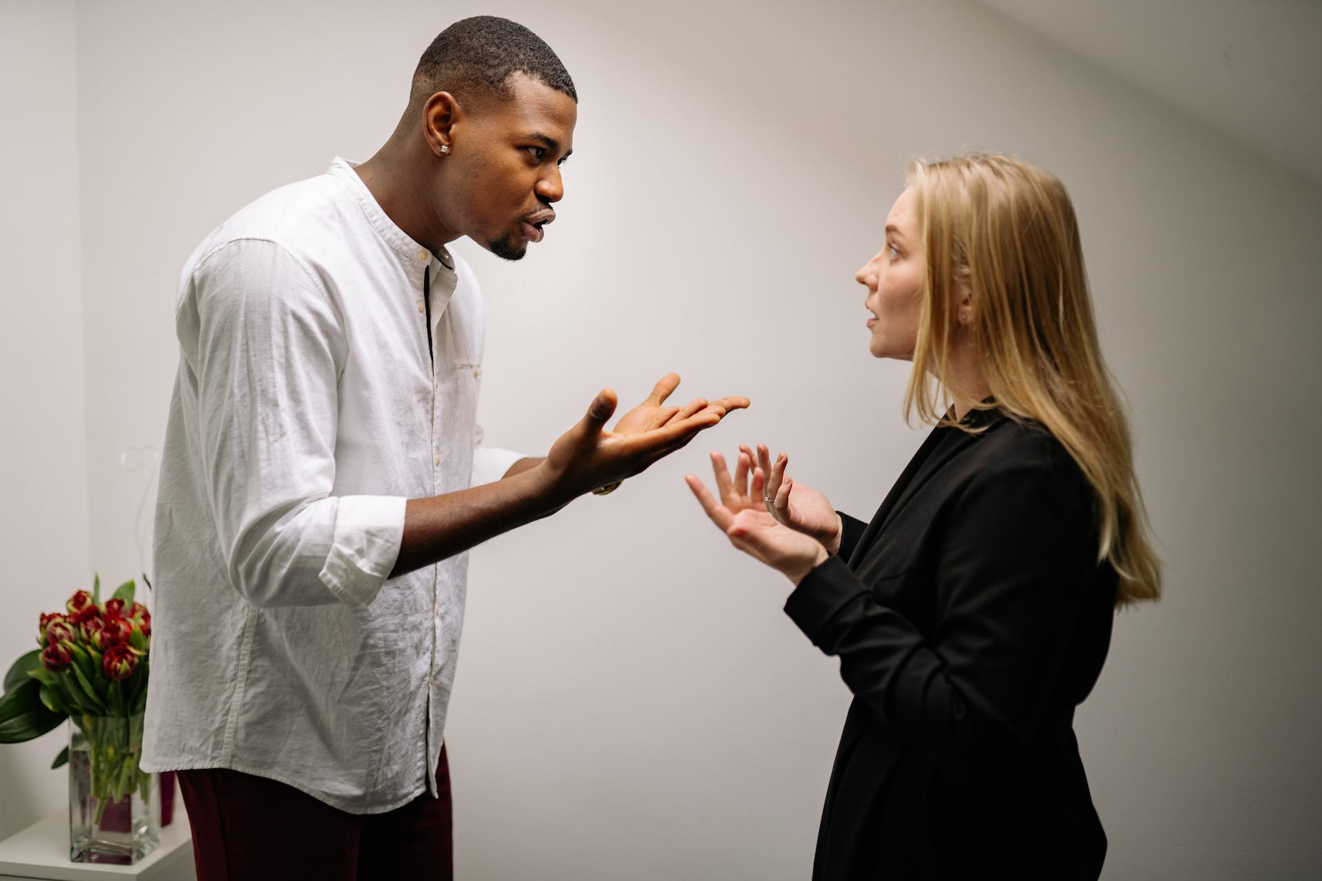A man arguing with a woman | Source: Pexels