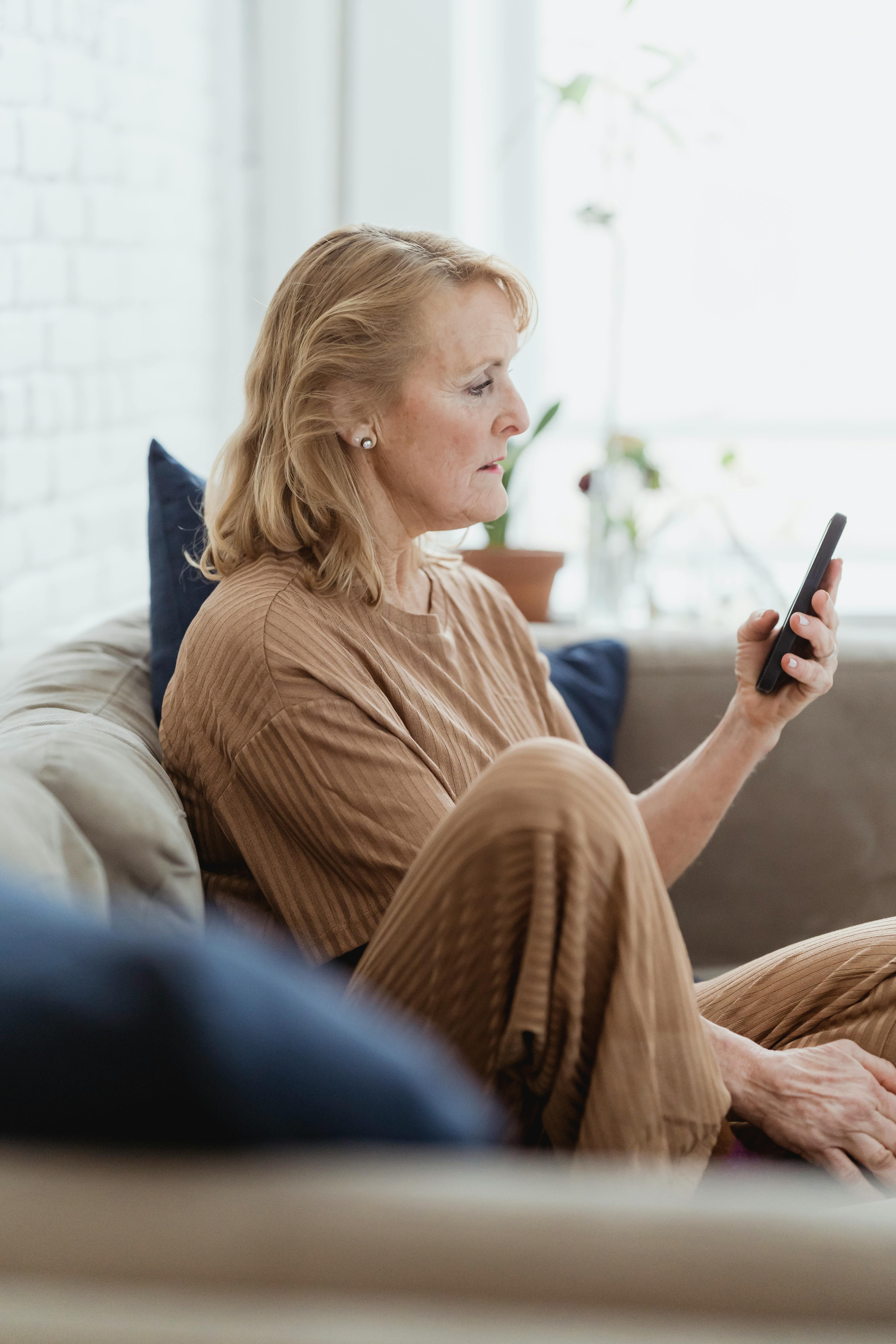 An upset woman looking at her phone | Source: Pexels