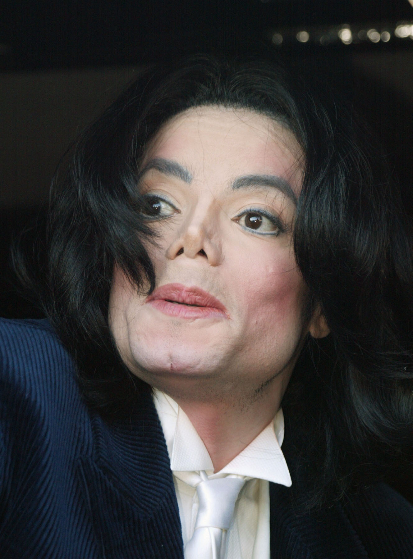 Michael Jackson at the Santa Barbara County courthouse in 2005 | Source: Getty Images