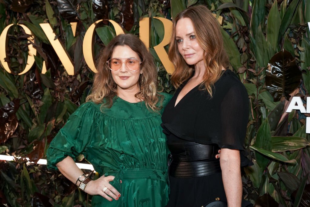 Drew Barrymore and Stella McCartney attends the WWD Honours in New York City on October 29, 2019 | Photo: Getty Images