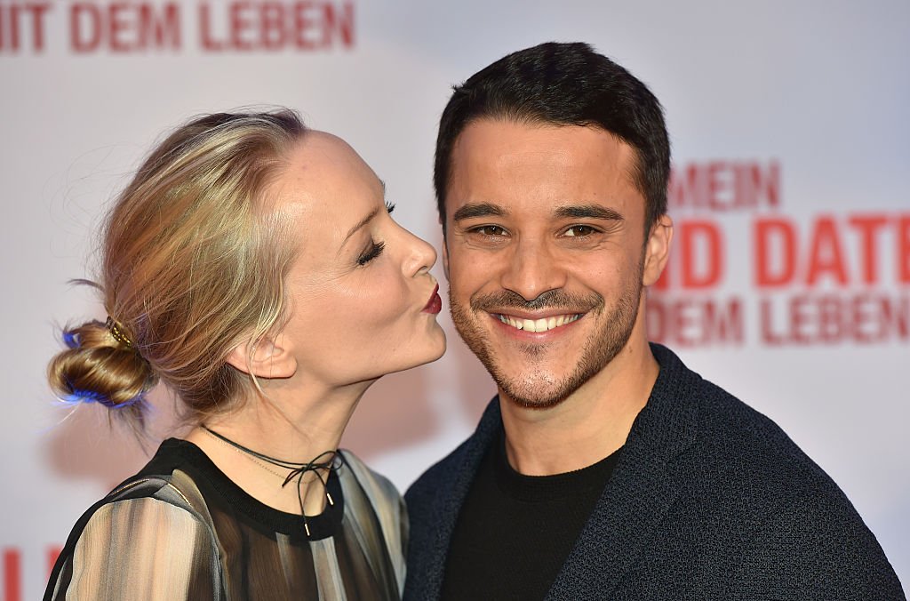 Schauspieler Kostja Ullmann und Janin Ullmann während der Münchner Premiere „Mein Blind Date mit dem Leben“ beim Mathaeser Filmpalast 2017 in München. (Foto von Hannes Magerstaedt) I Quelle: Getty Images