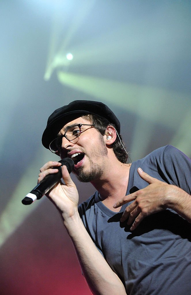Christophe Willem sur scène.ǀ Source : Getty Images