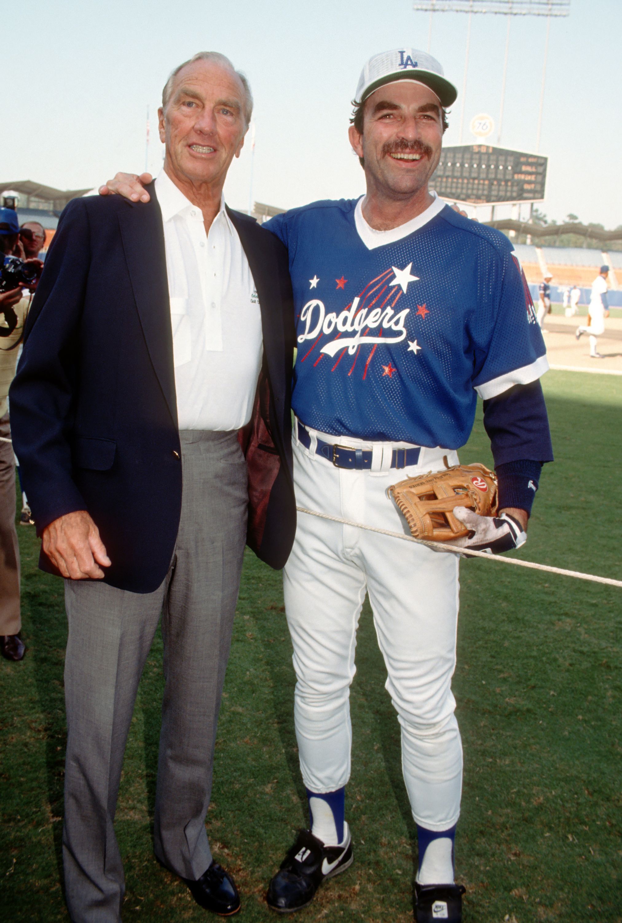 Tom Selleck and Robert Dean Selleck at a Hollywood Stars Baseball Game in 1991 | Source: Getty Images