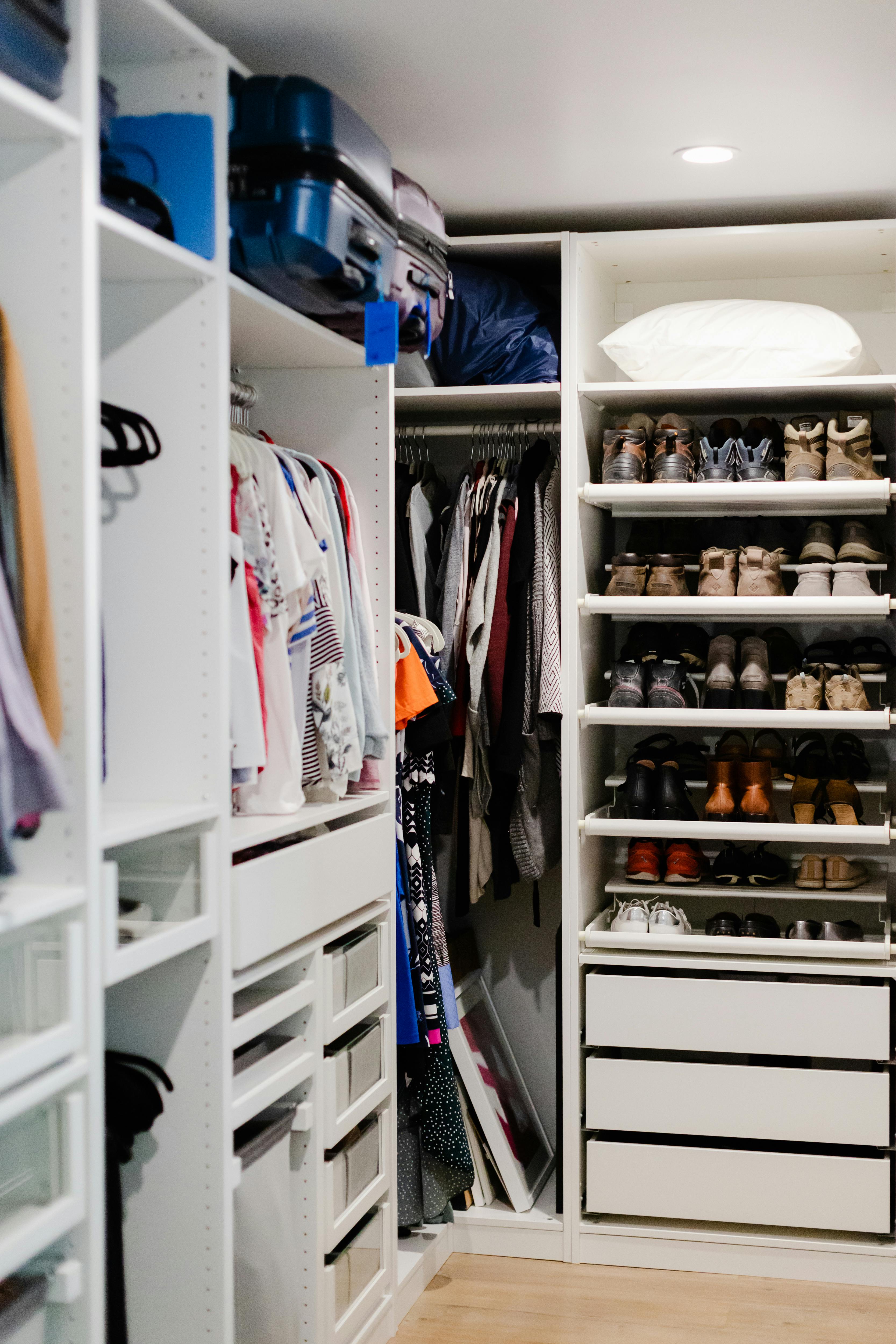 A walk-in closet | Source: Pexels