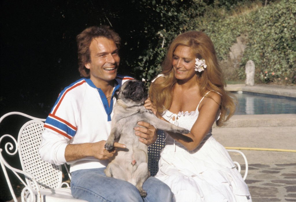 Dalida with his companion Richard Chanfray known as 'Comte de Saint-Germain' in Saint-Tropez in 1979, France.  Ilde Source: Getty Images