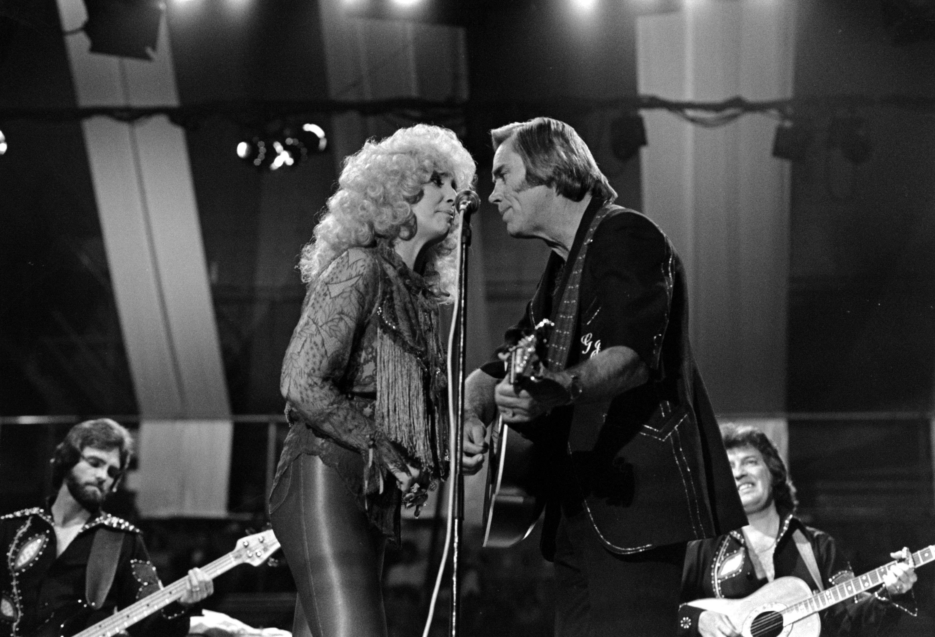 Tammy Wynette And George Jones perform at the Wembley Arena, London in 1981. | Source: Getty Images