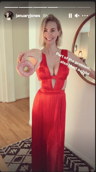 January Jones shared a photo of herself in a dress she wore to the 2011 Golden Globes. | Photo: Instagram/januaryjones