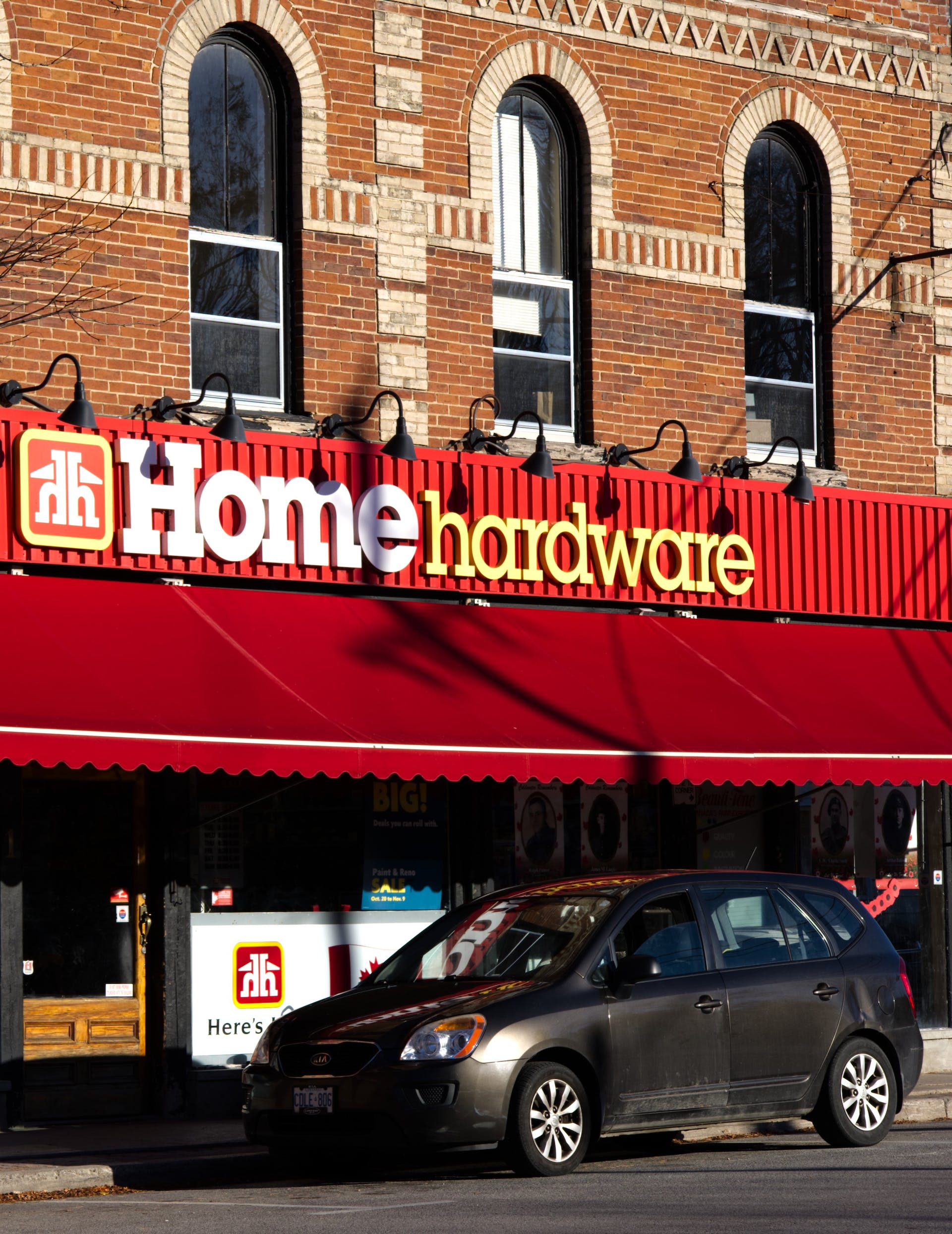 A car parked outside a hardware store | Source: Pexels