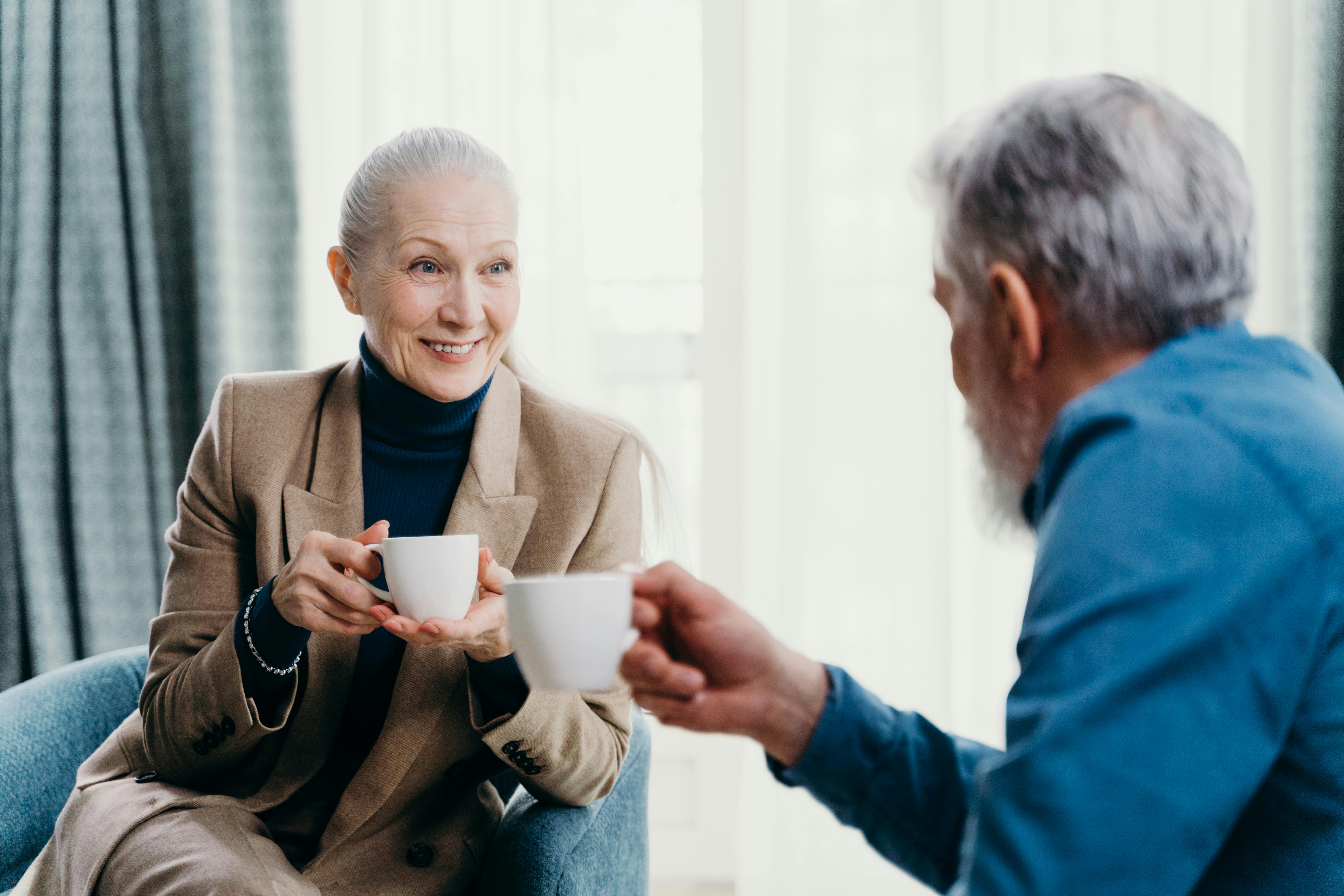 An elderly couple talking | Source: Pexels